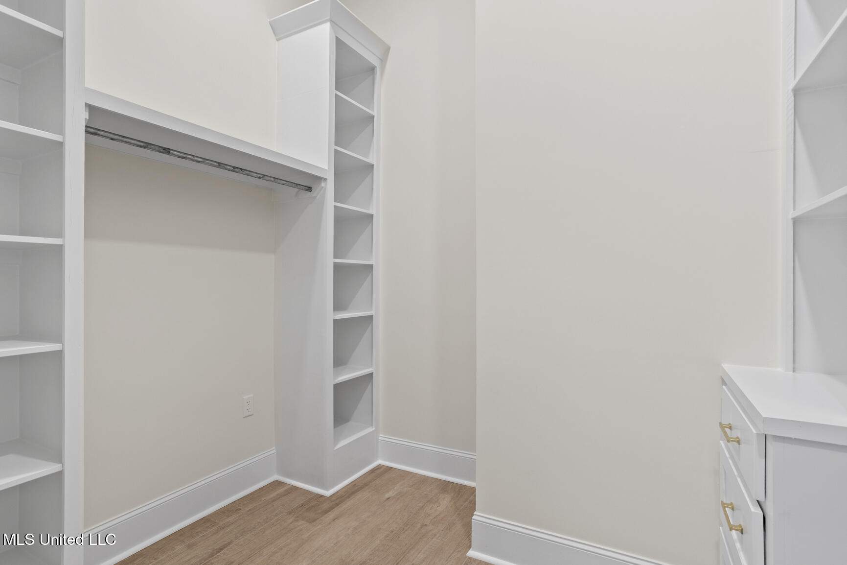 102 Venice Circle Property Photo 27