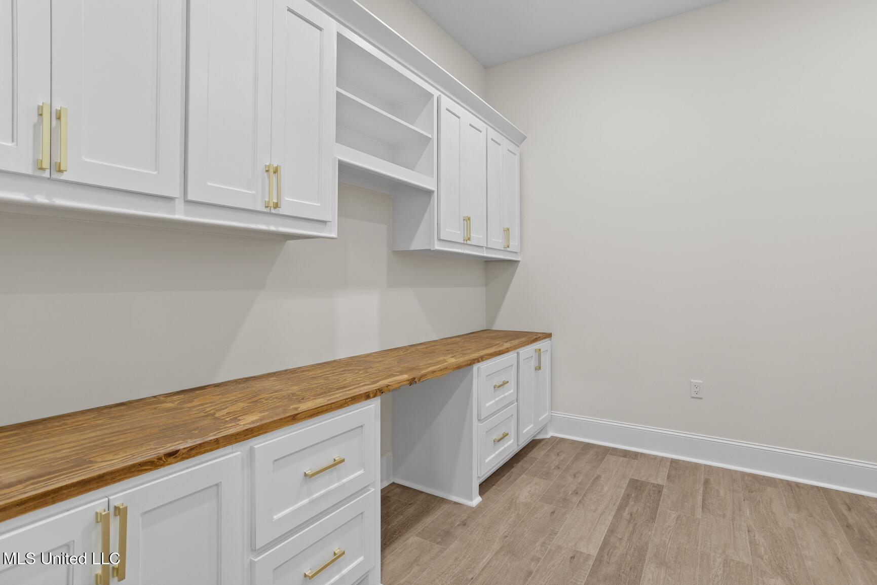 102 Venice Circle Property Photo 33