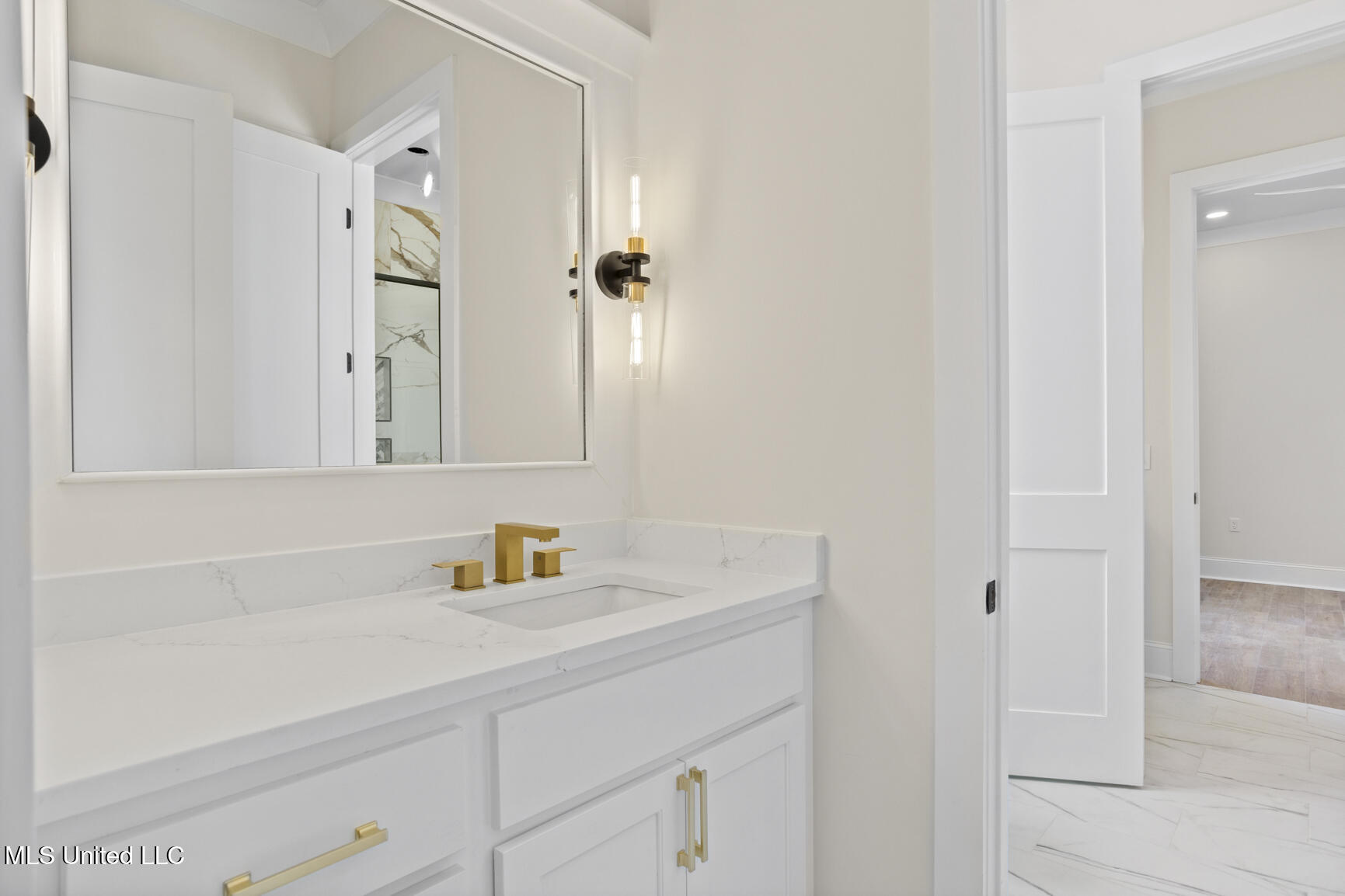 102 Venice Circle Property Photo 35