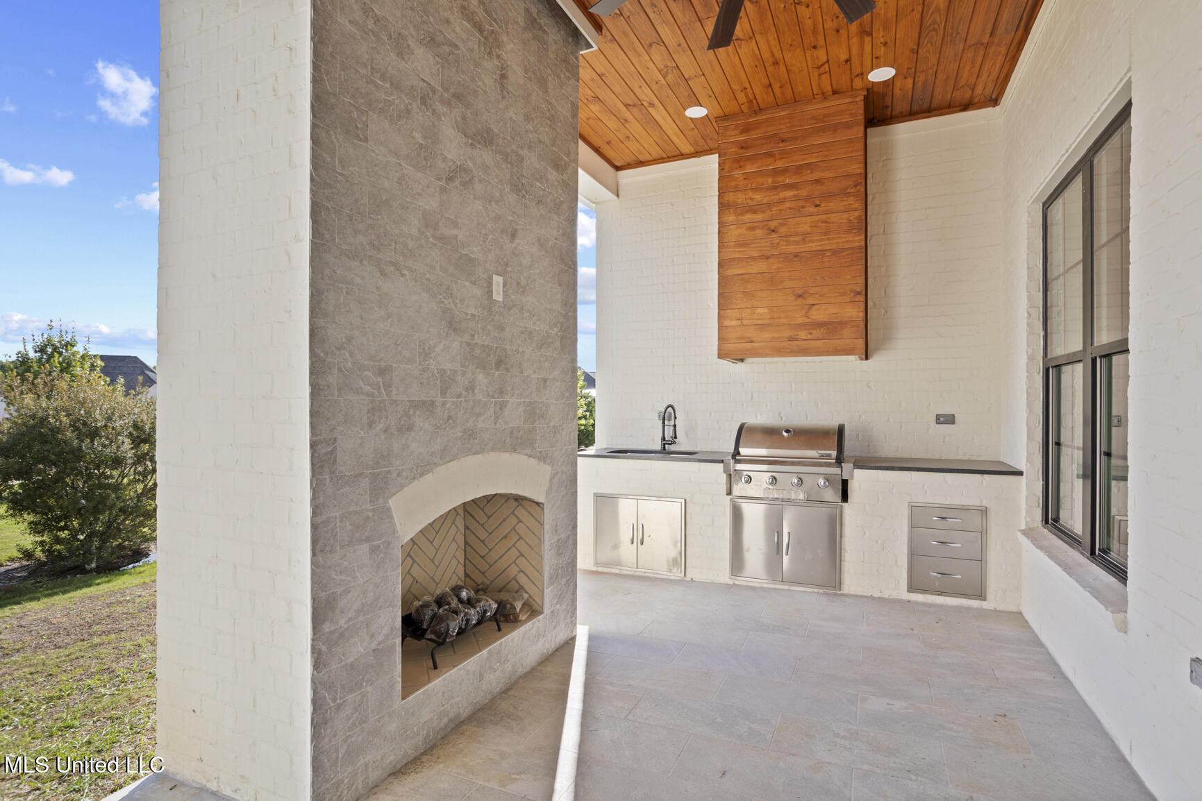 102 Venice Circle Property Photo 41