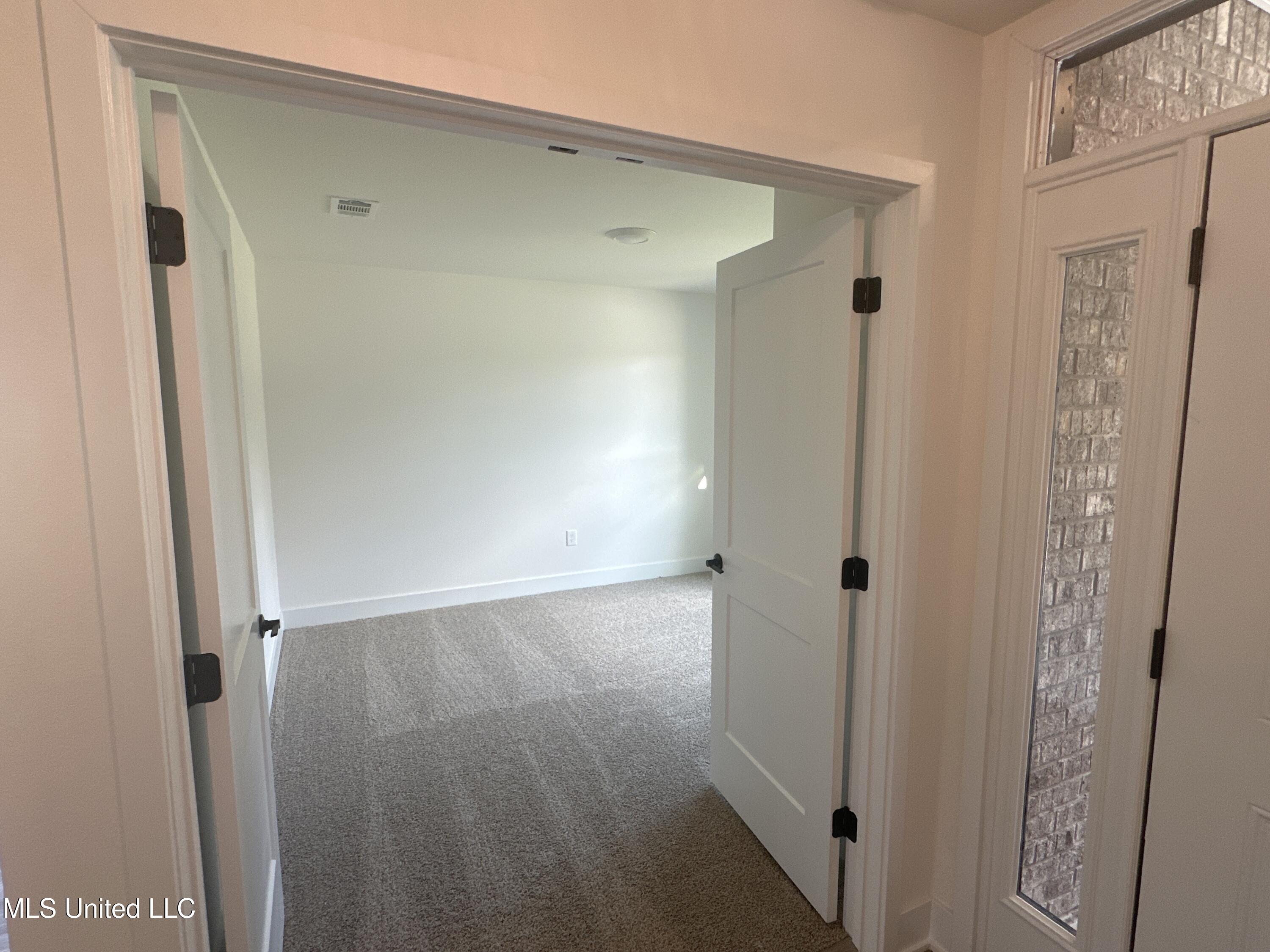 14946 Fritz Circle Property Photo 6