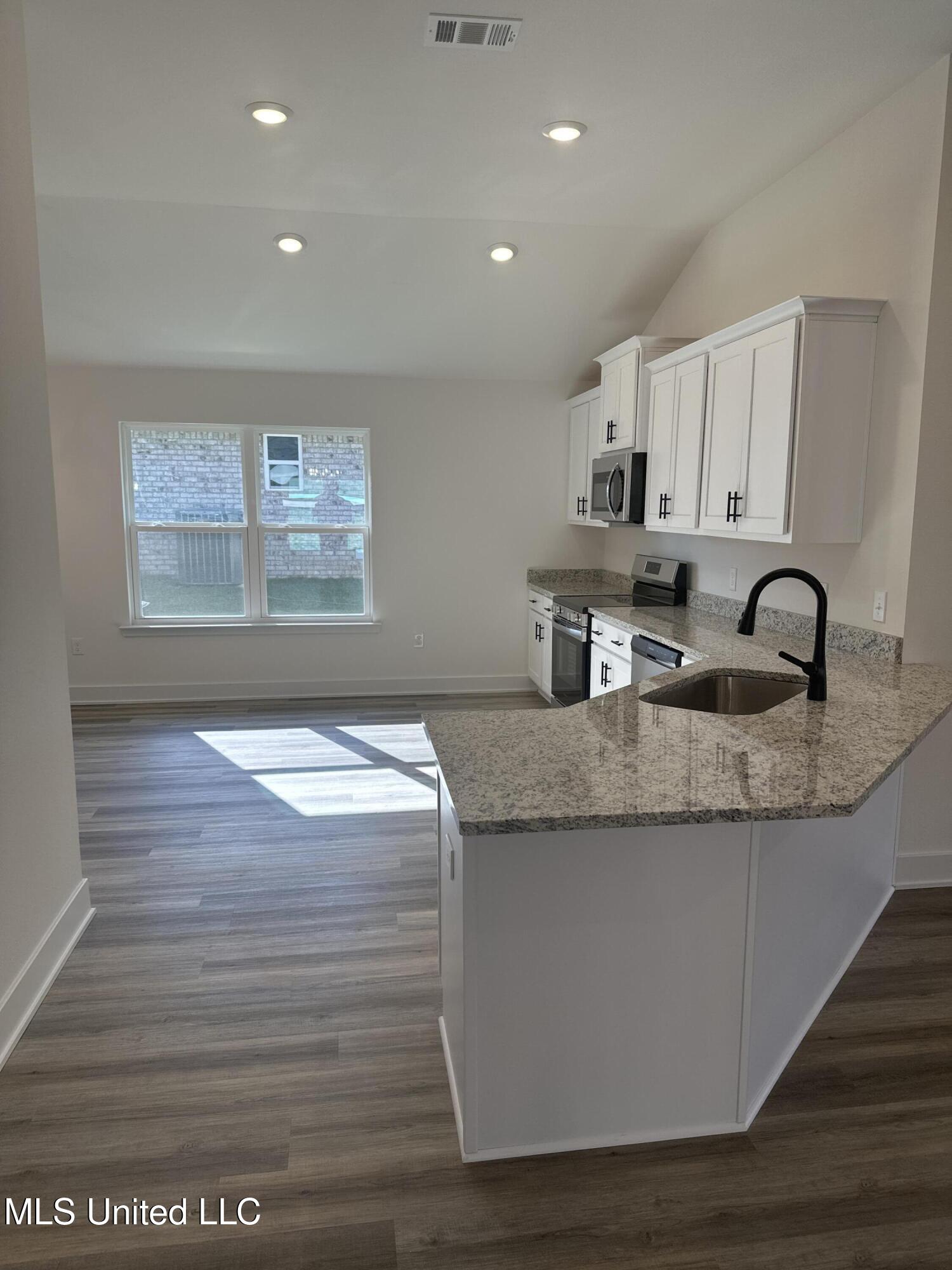 14946 Fritz Circle Property Photo 11