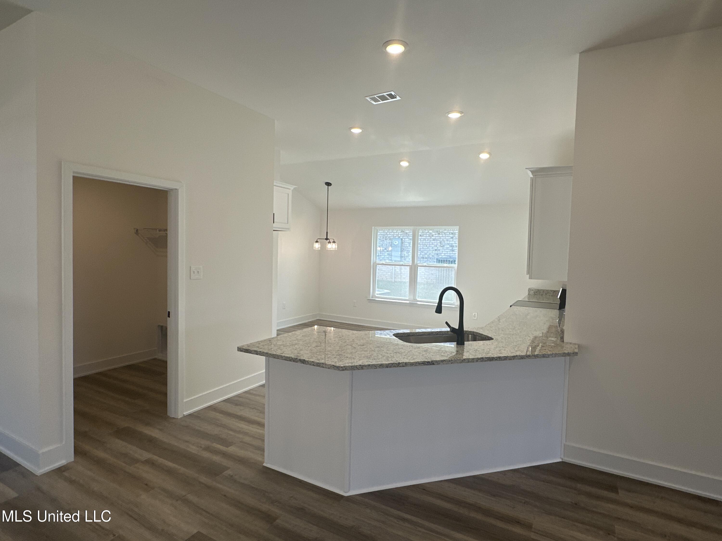 14946 Fritz Circle Property Photo 13