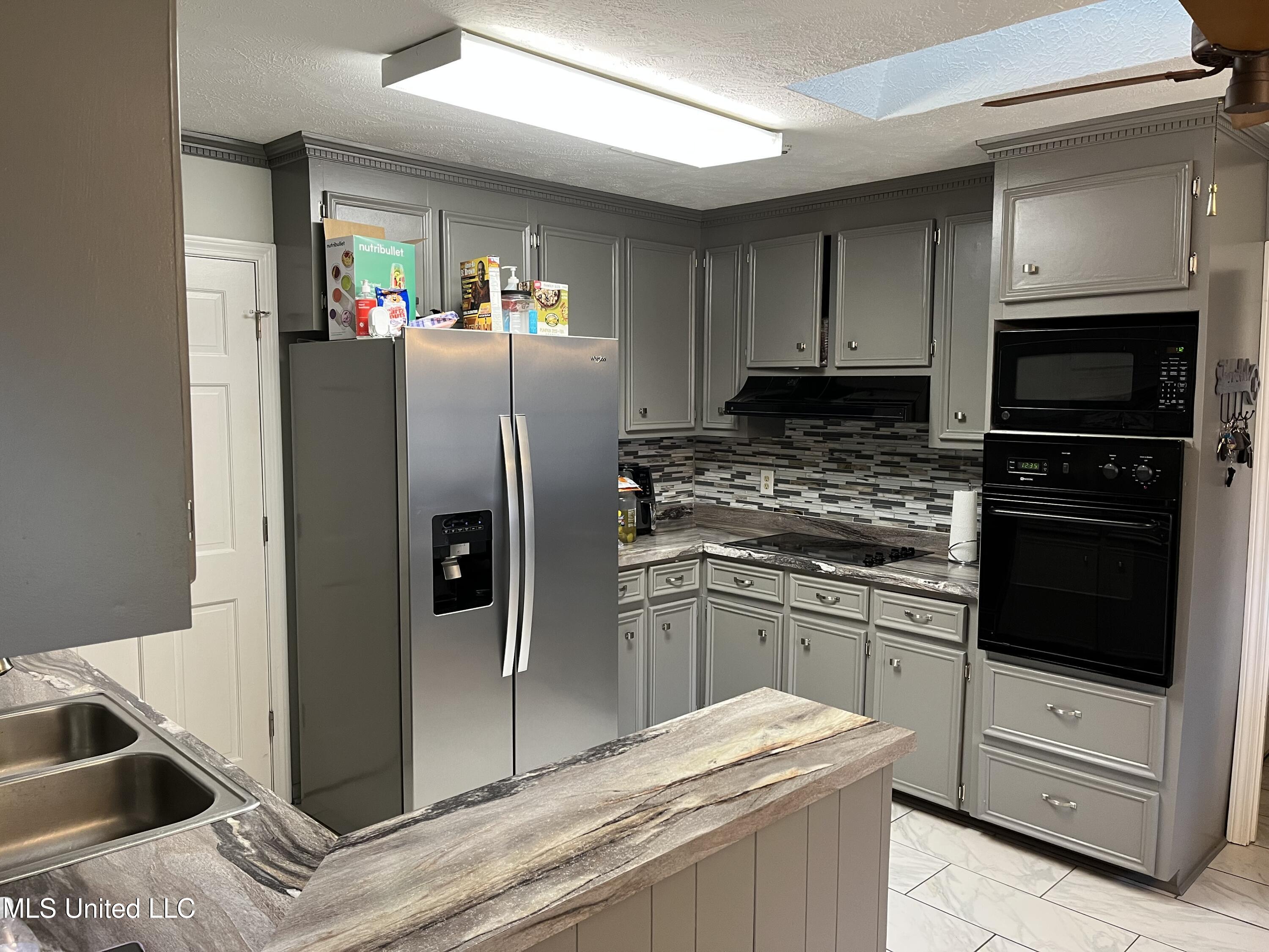 810 Colonial Circle Property Photo 4