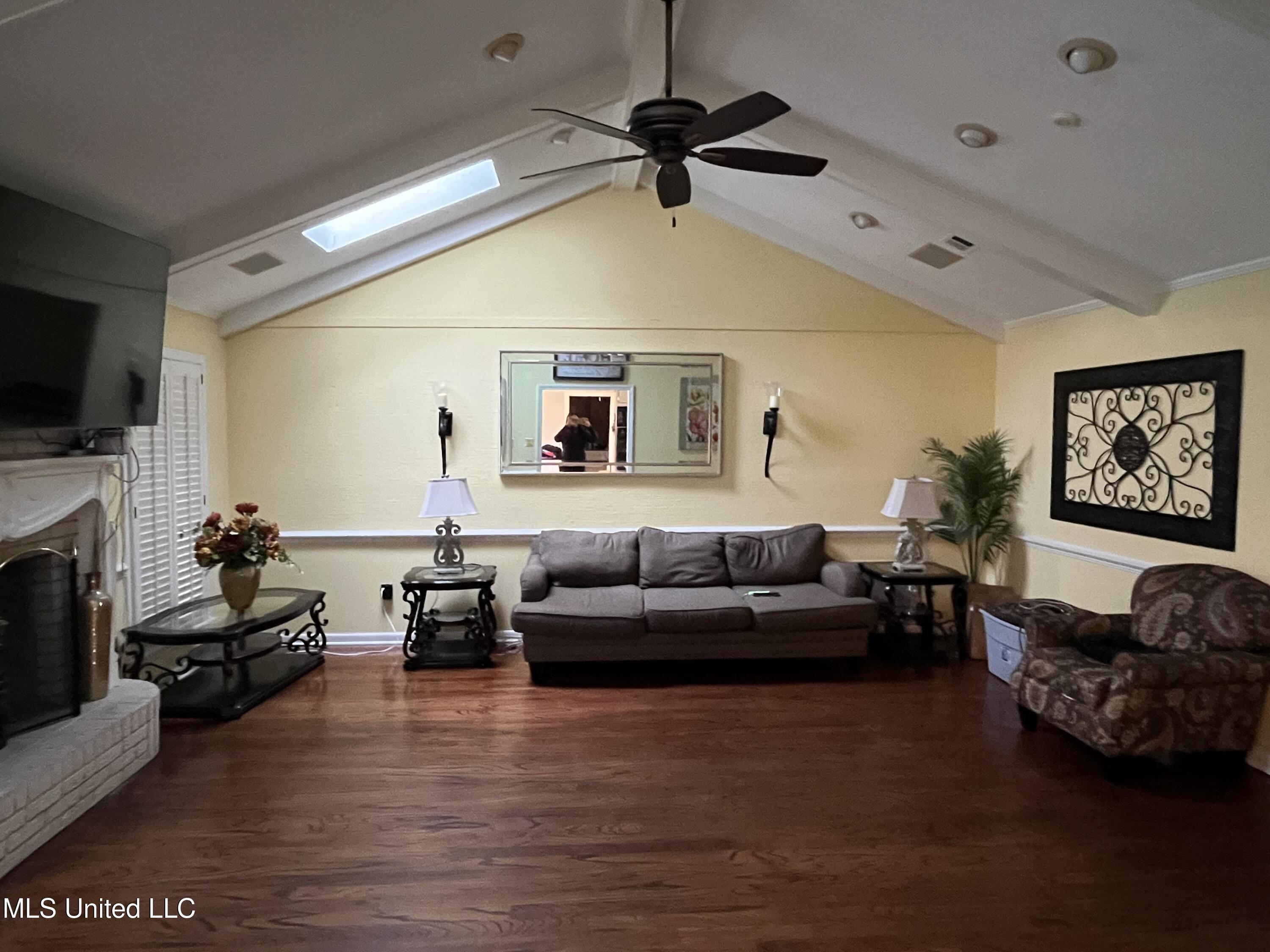 810 Colonial Circle Property Photo 10