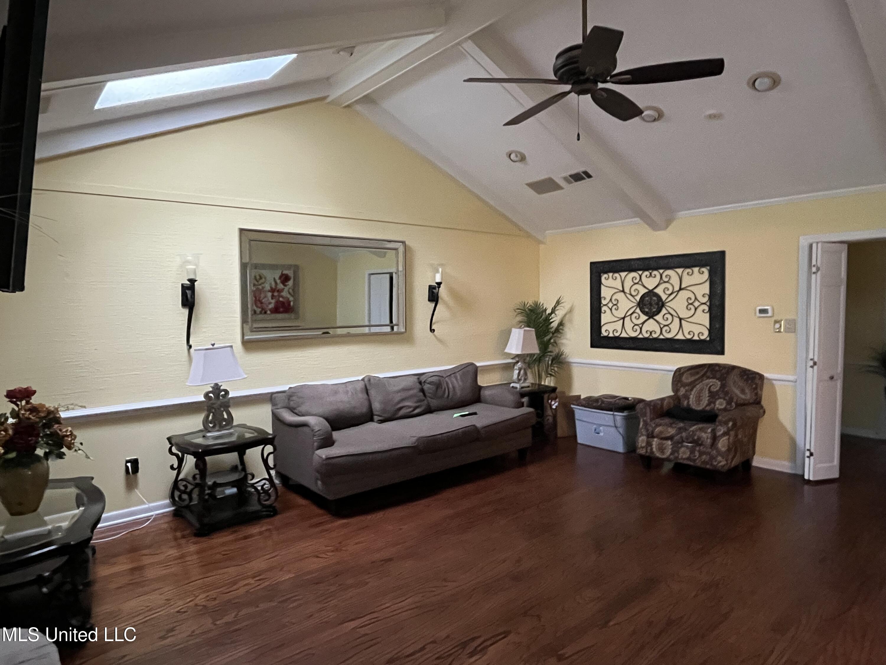 810 Colonial Circle Property Photo 11