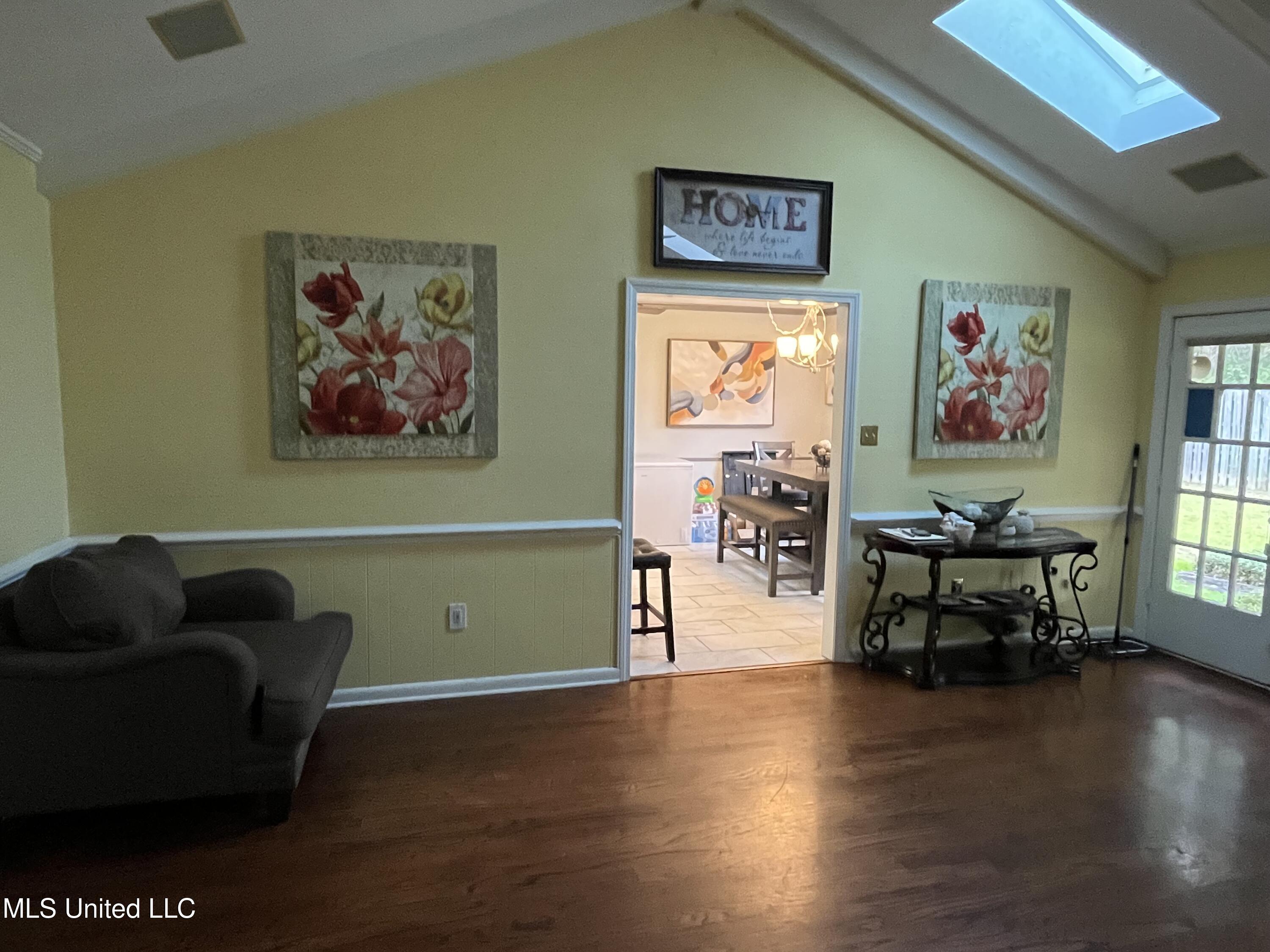 810 Colonial Circle Property Photo 13