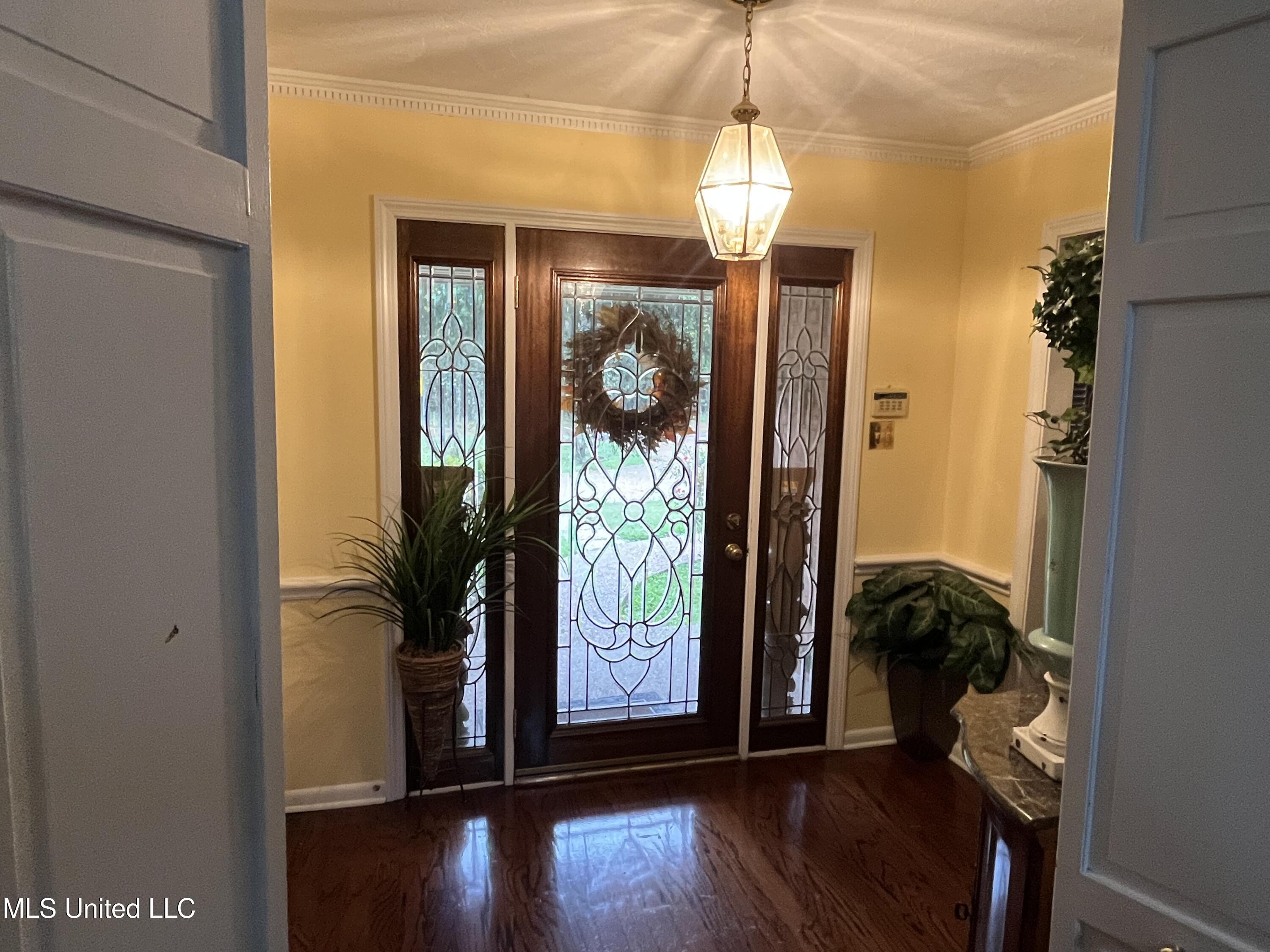 810 Colonial Circle Property Photo 14