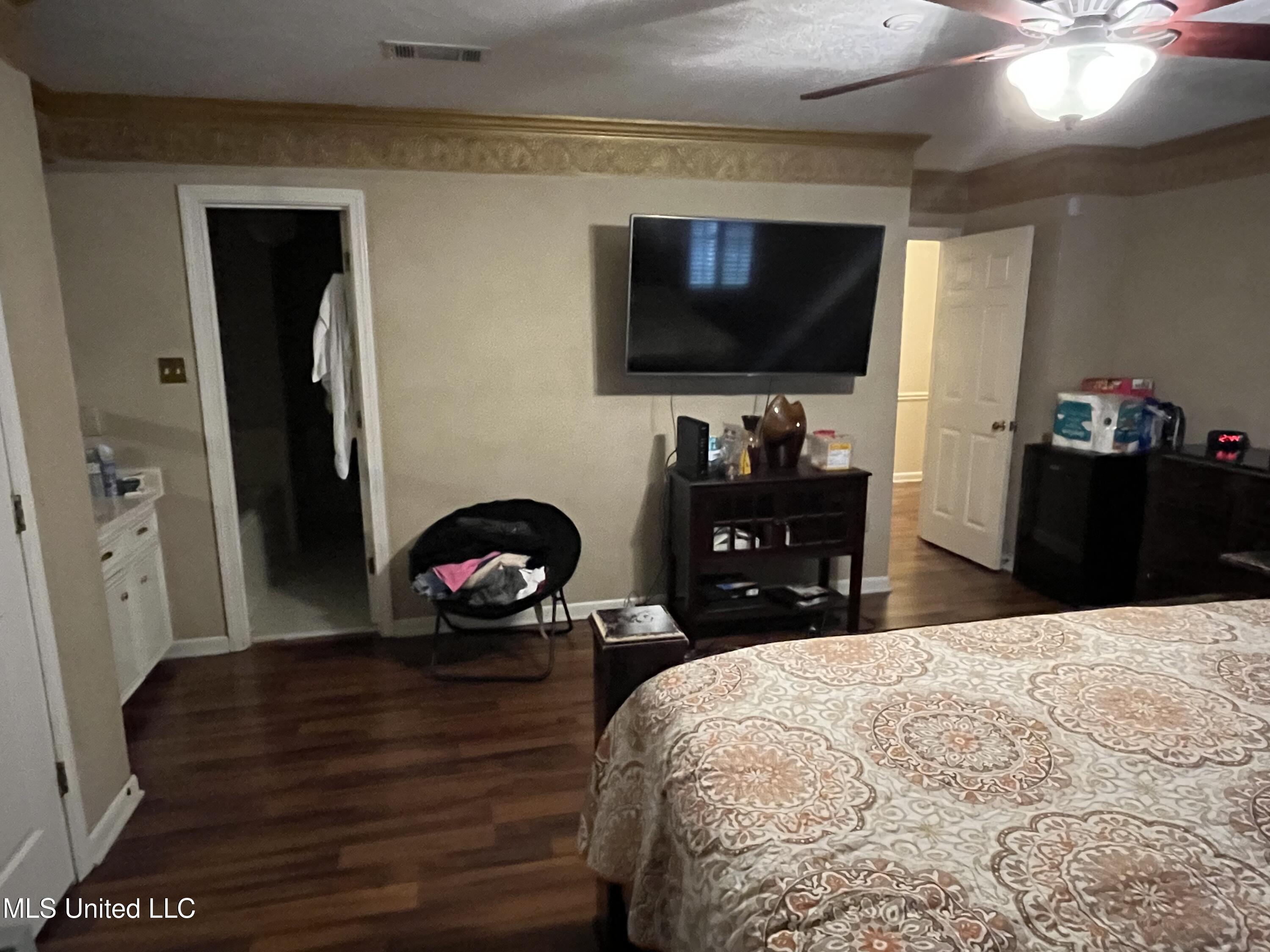 810 Colonial Circle Property Photo 26