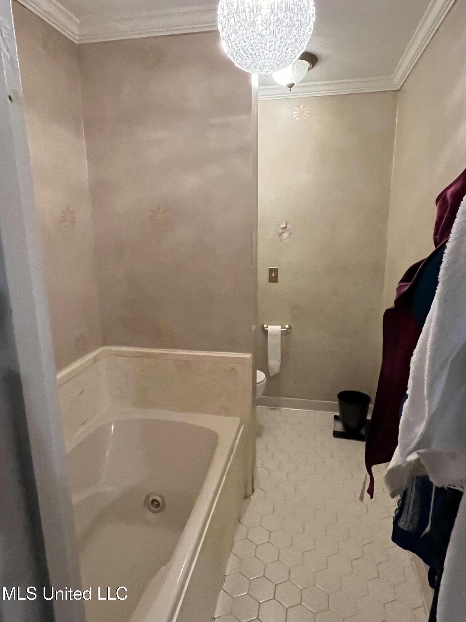 810 Colonial Circle Property Photo 27