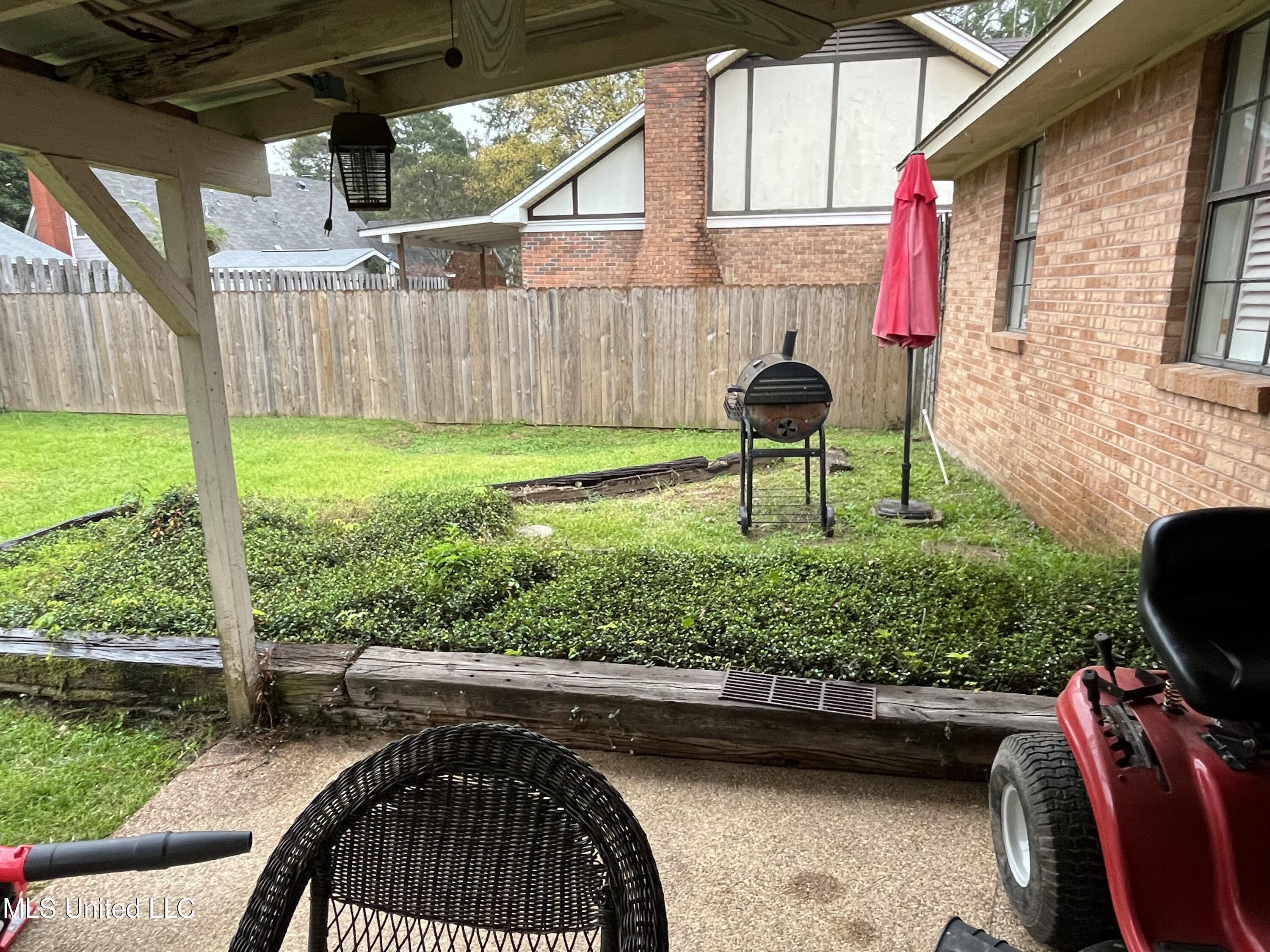 810 Colonial Circle Property Photo 32