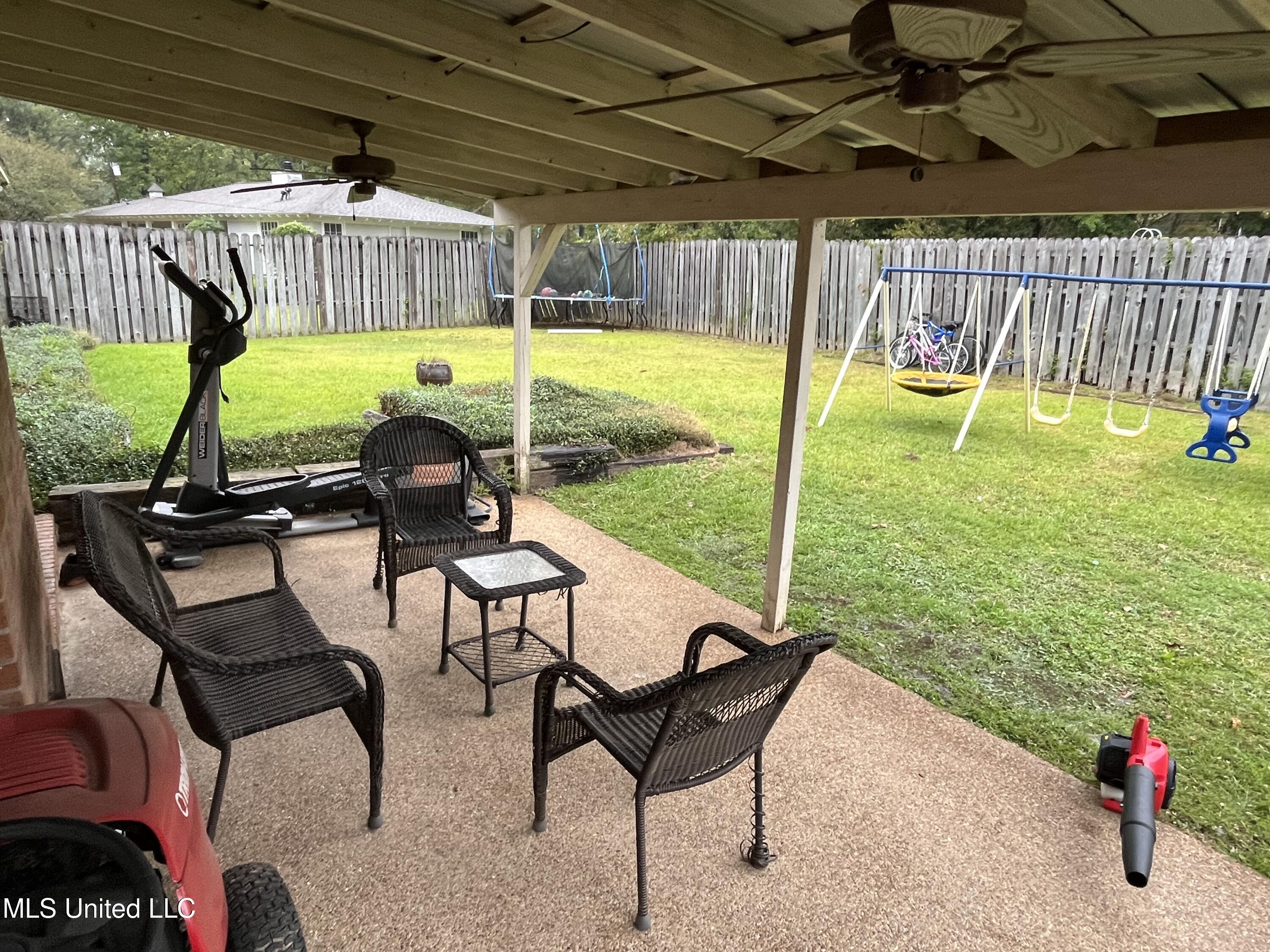 810 Colonial Circle Property Photo 33