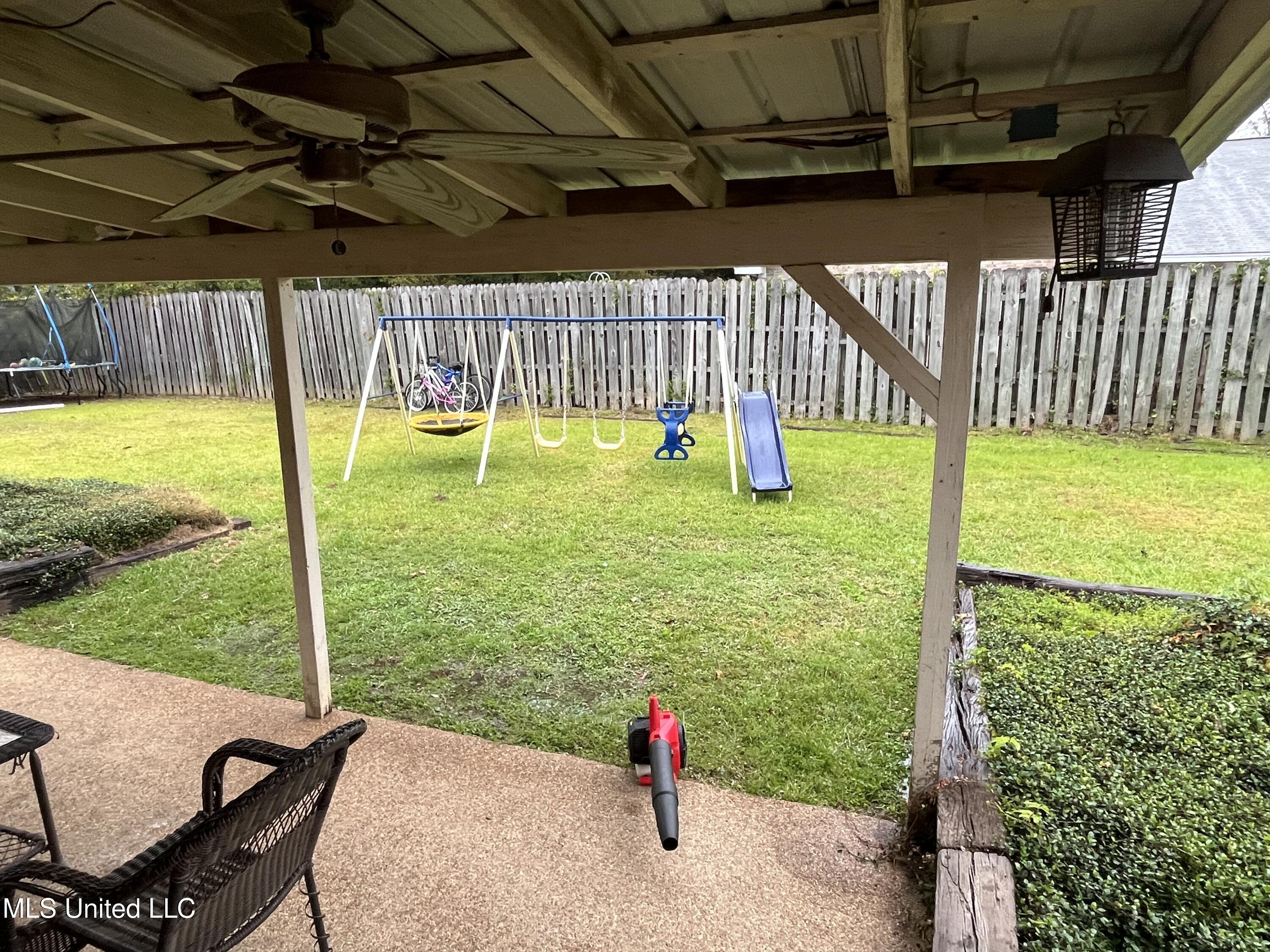 810 Colonial Circle Property Photo 34