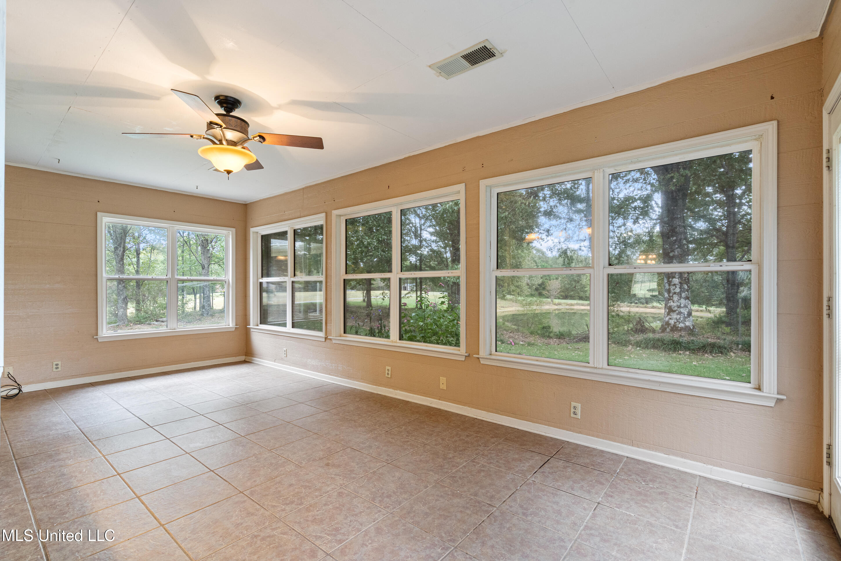 1250 Robertson Road Property Photo 15