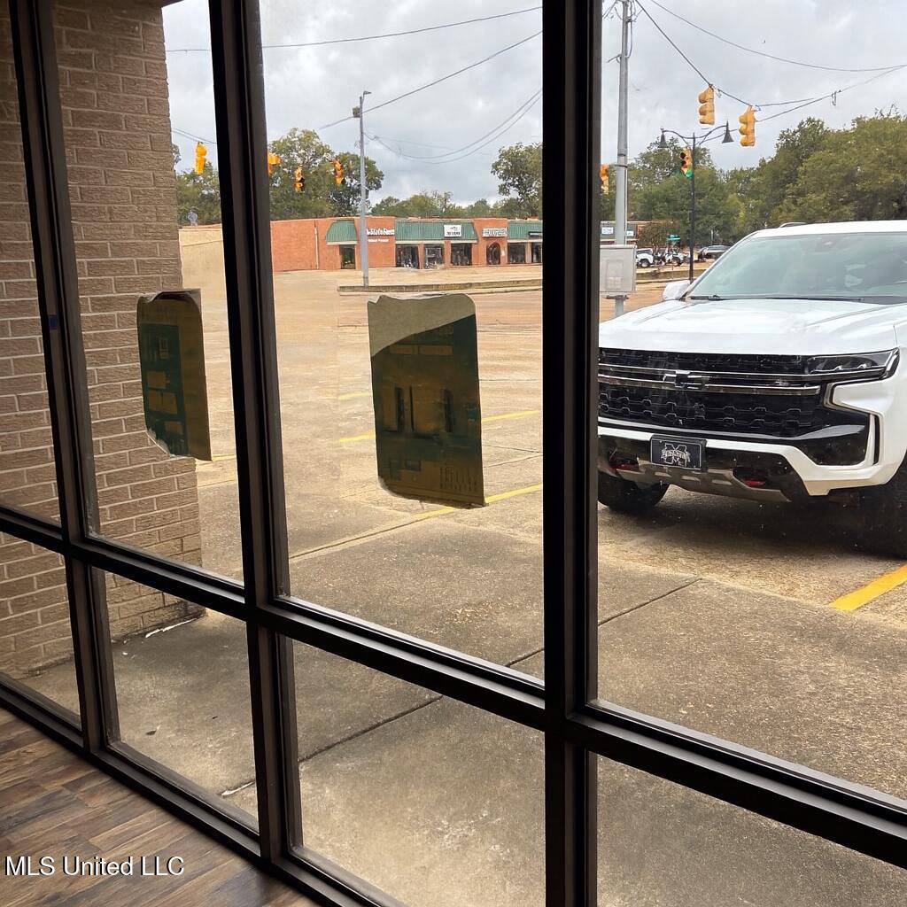 100 E Claiborne Avenue Property Photo 4