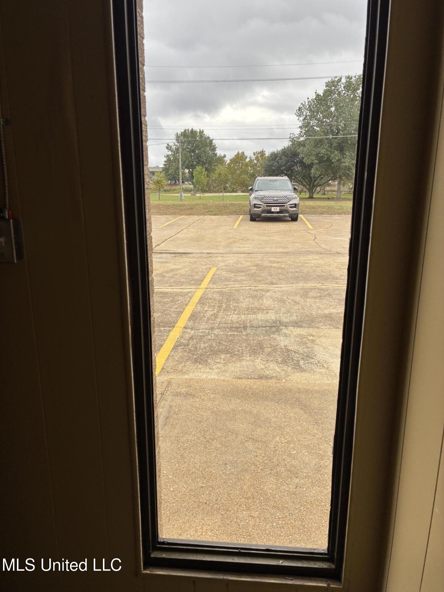 100 E Claiborne Avenue Property Photo 5