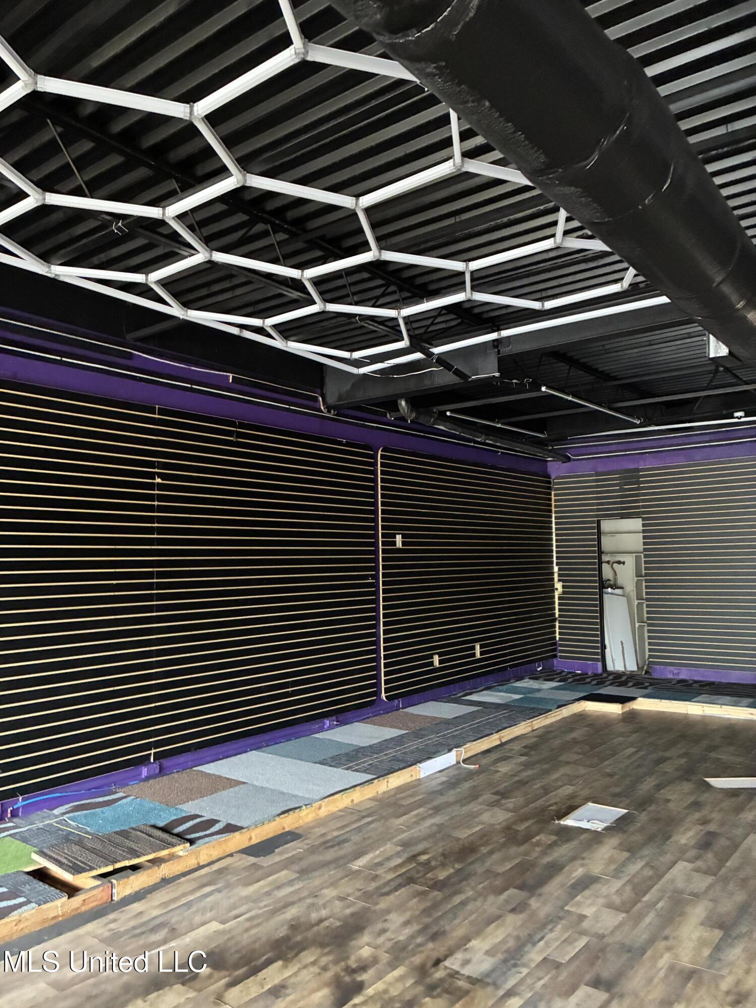 100 E Claiborne Avenue Property Photo 7