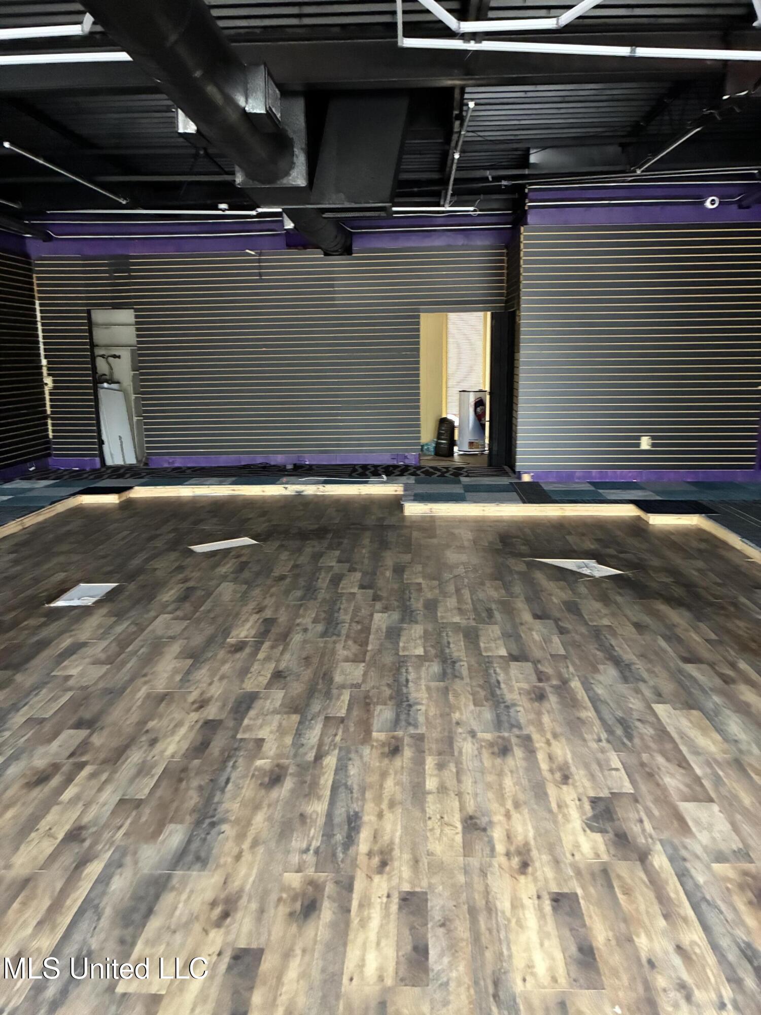 100 E Claiborne Avenue Property Photo 8