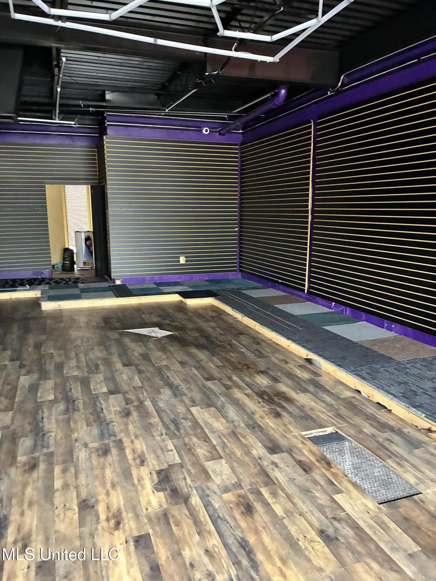 100 E Claiborne Avenue Property Photo 9