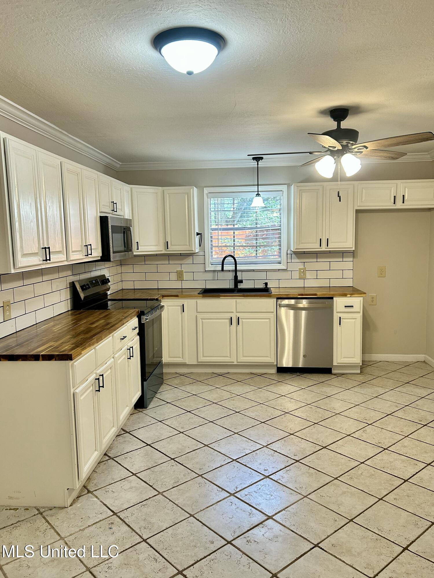 4211 Yeoman Court Property Photo 3