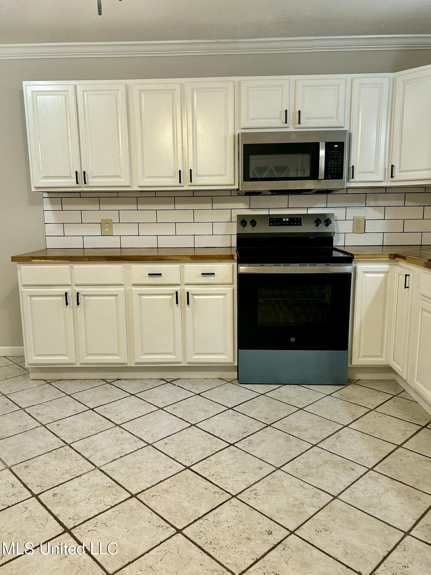 4211 Yeoman Court Property Photo 4