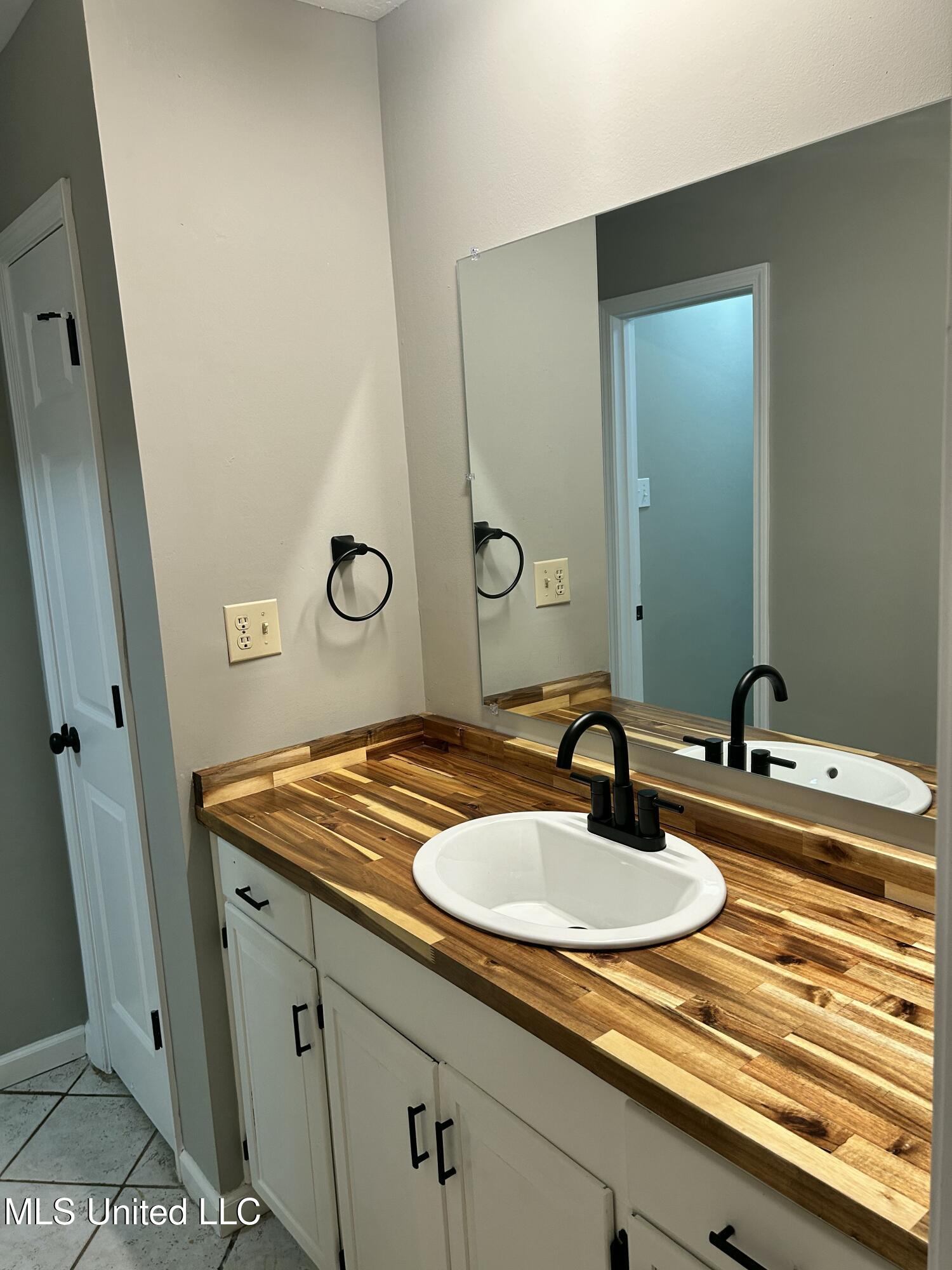 4211 Yeoman Court Property Photo 7