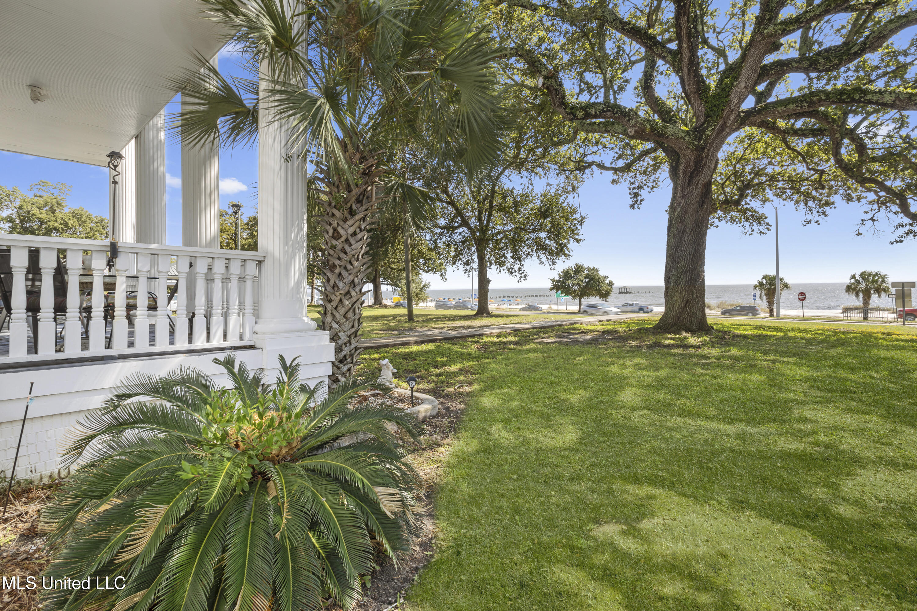 1096 Beach Boulevard Property Photo 5