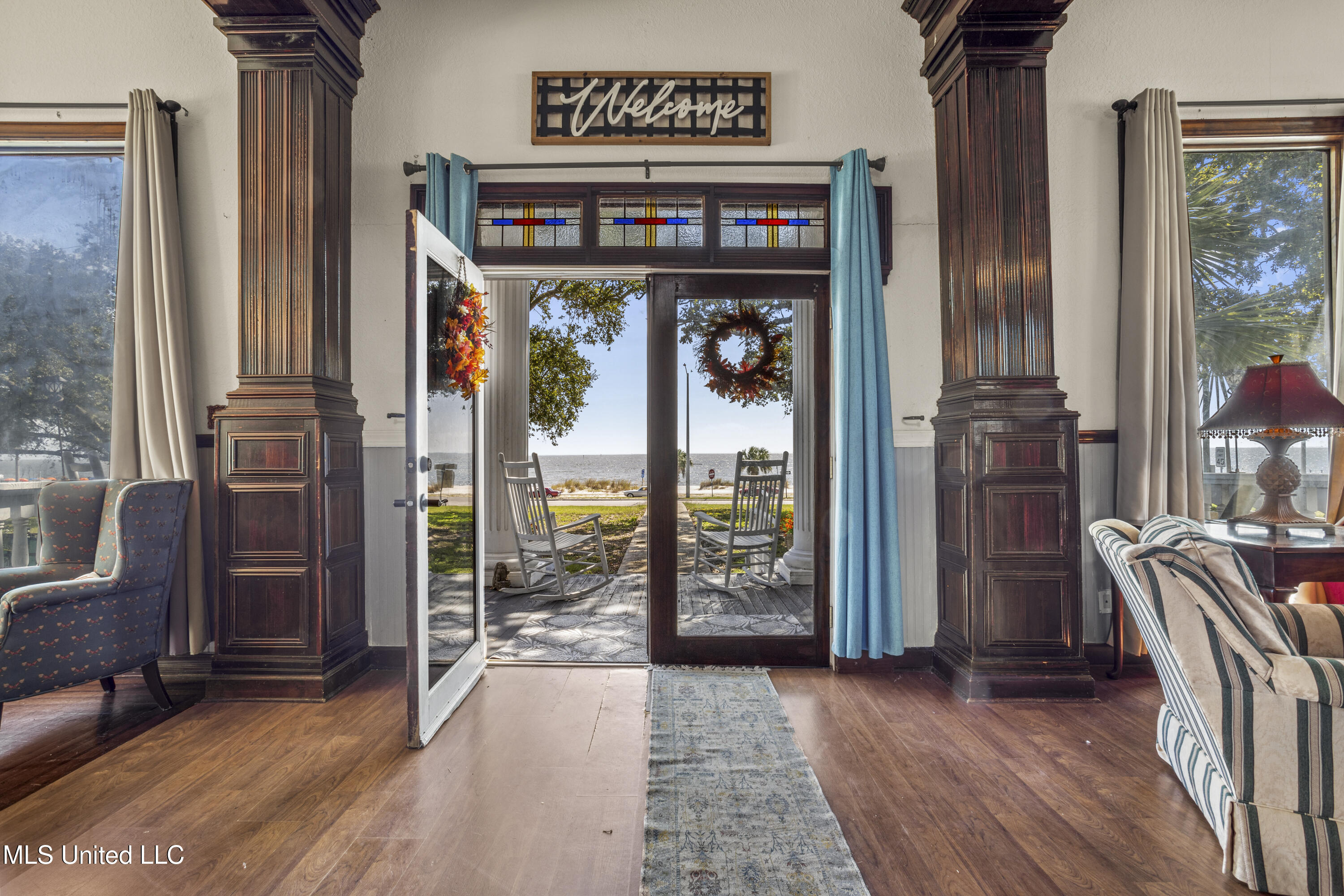 1096 Beach Boulevard Property Photo 8