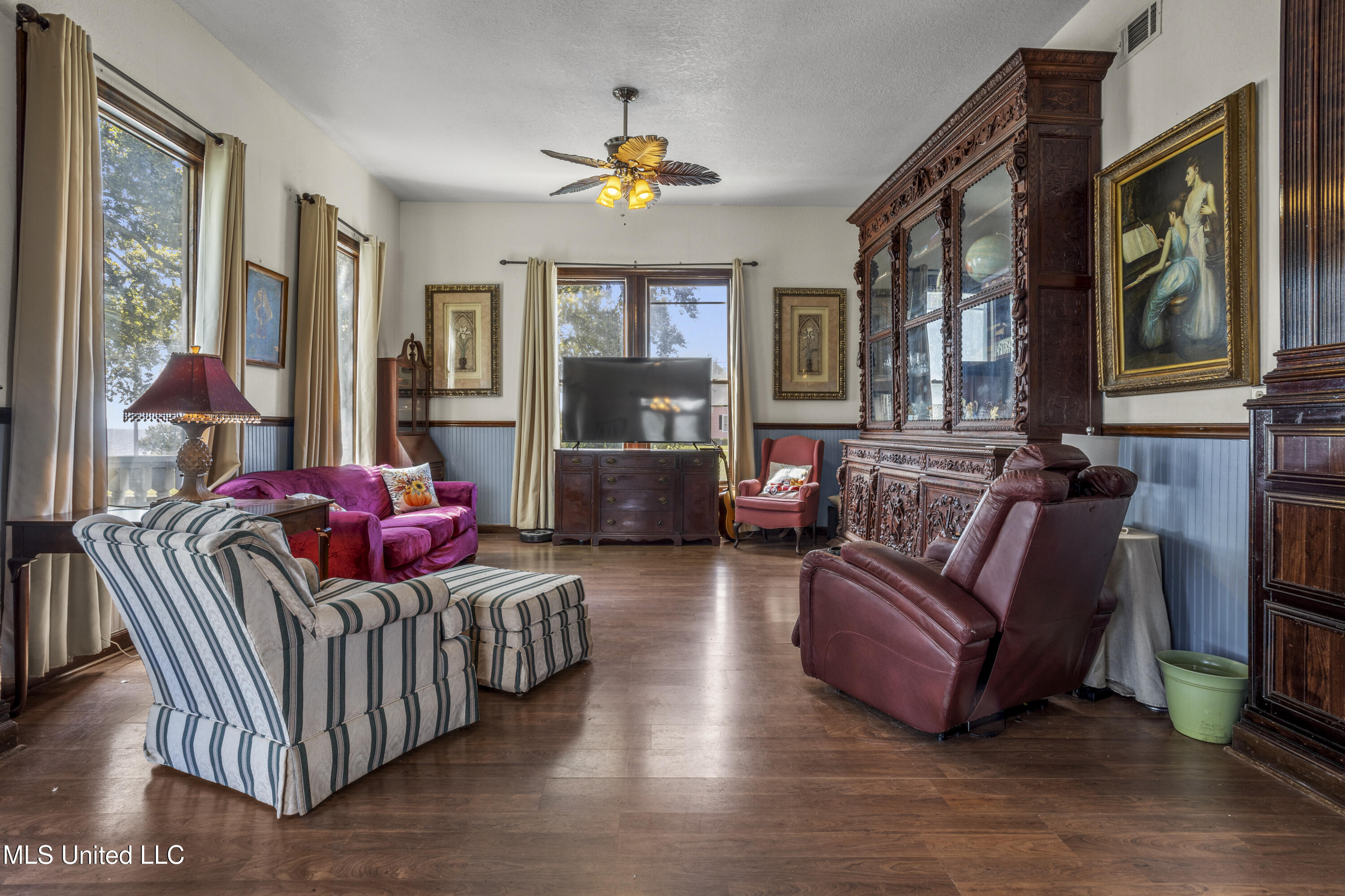 1096 Beach Boulevard Property Photo 9