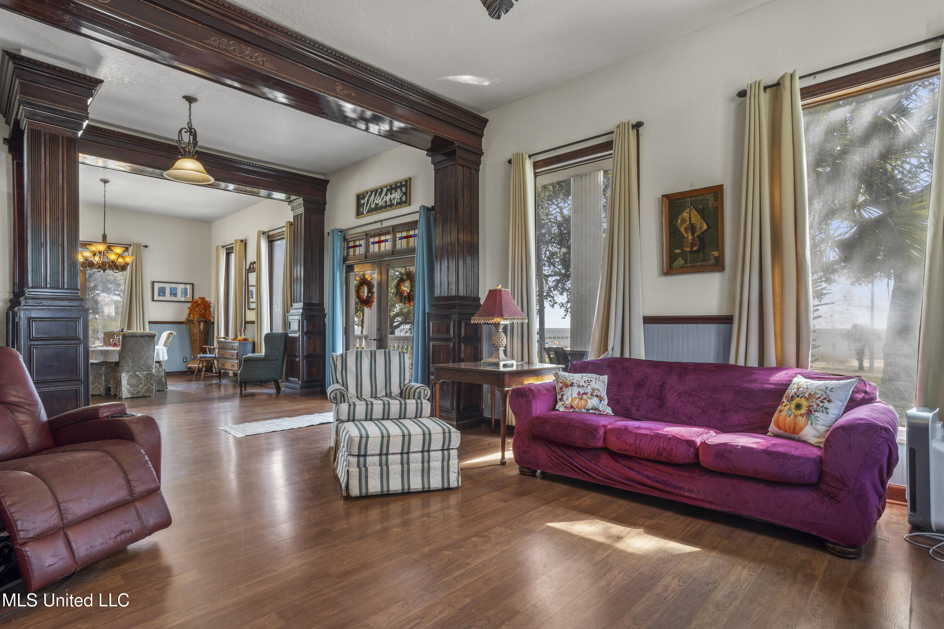 1096 Beach Boulevard Property Photo 11