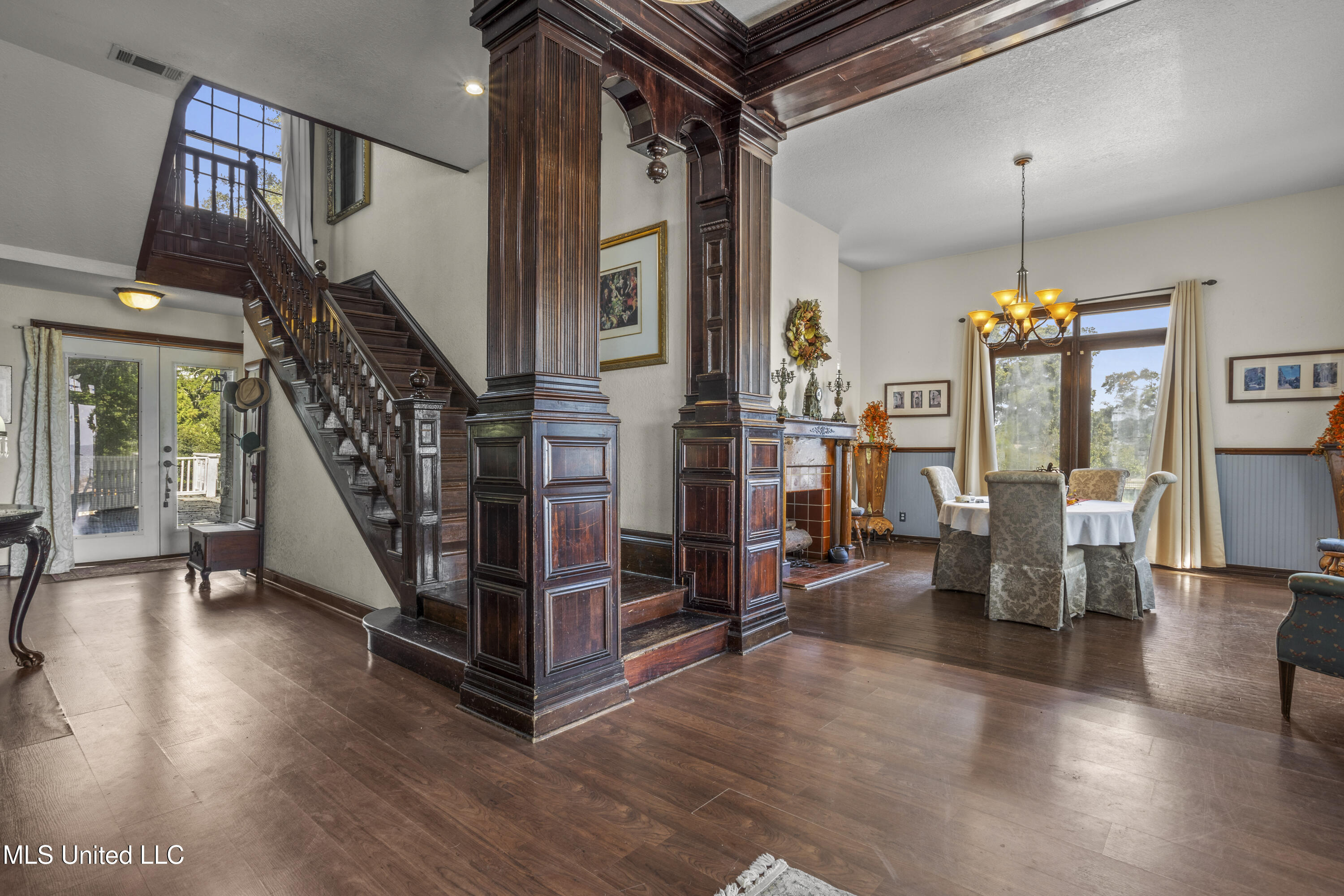 1096 Beach Boulevard Property Photo 13