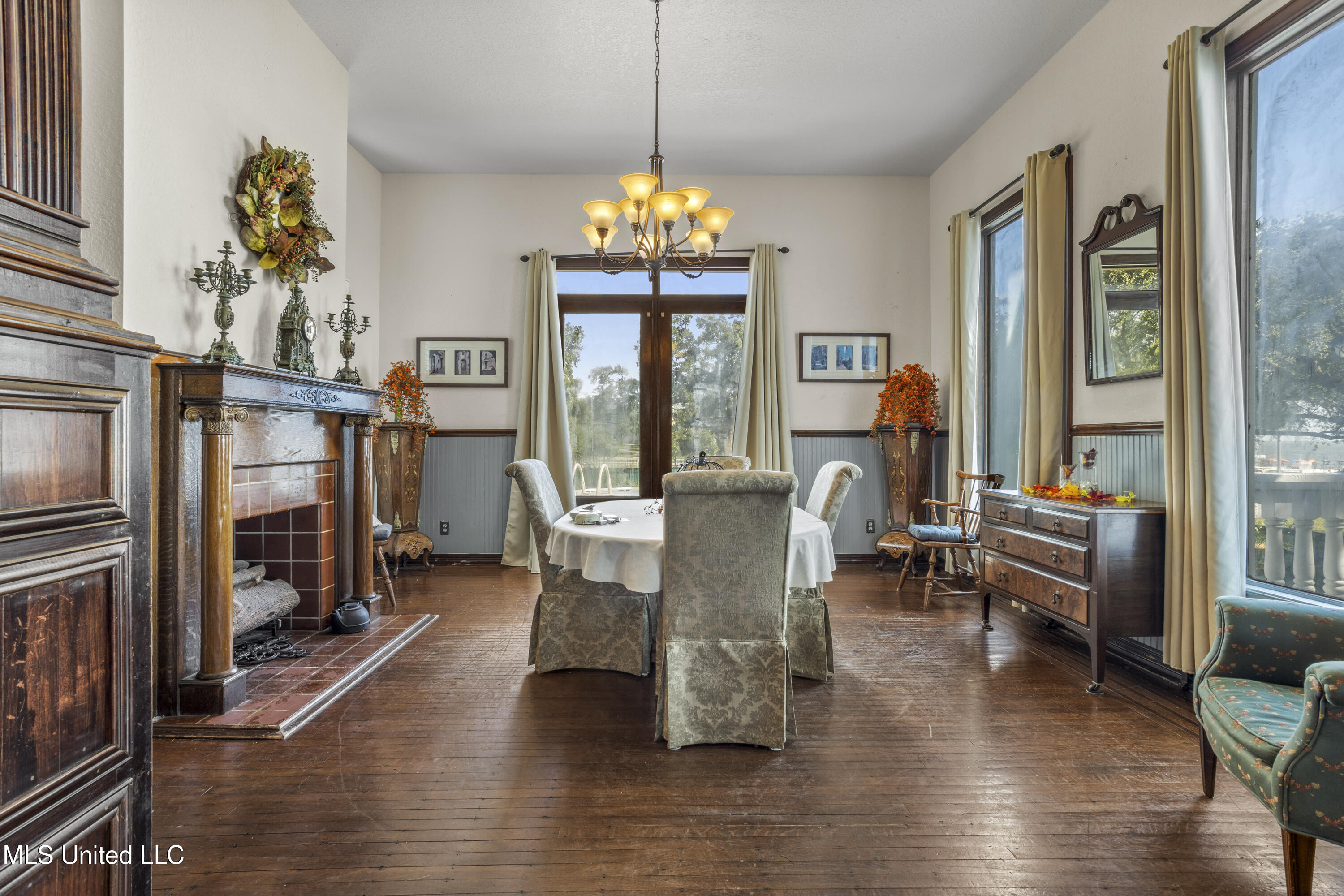 1096 Beach Boulevard Property Photo 14