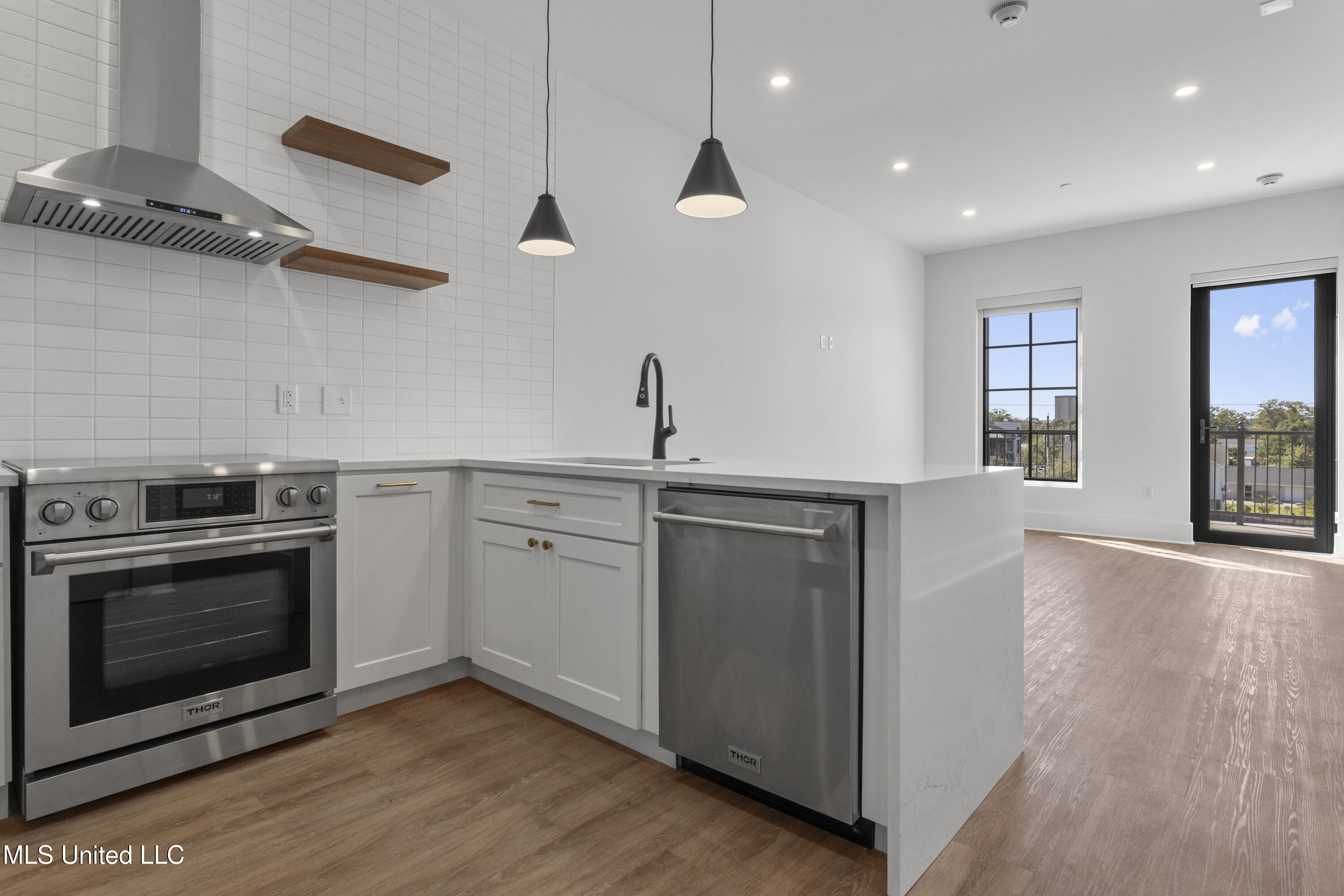 1515 Government Street Property Photo 6