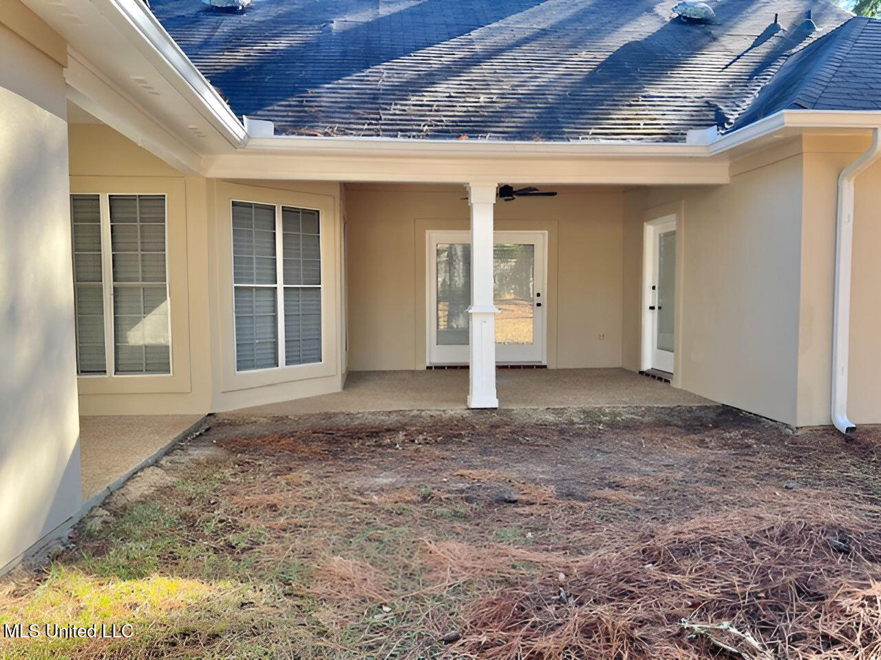 421 Autumn Creek Drive Property Photo 3