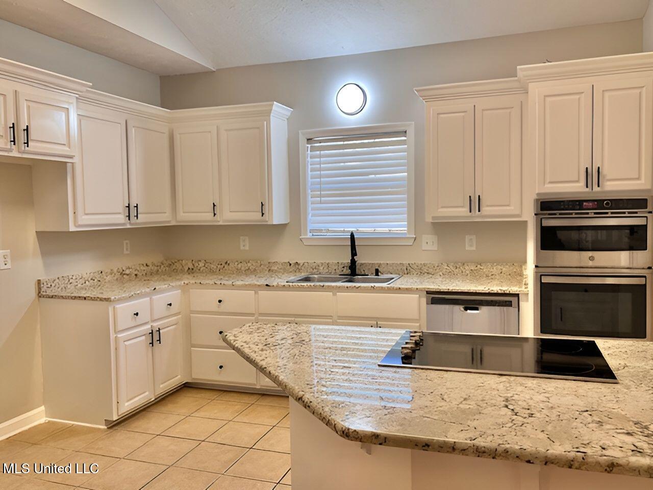 421 Autumn Creek Drive Property Photo 5