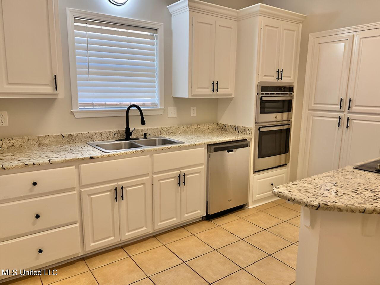 421 Autumn Creek Drive Property Photo 7