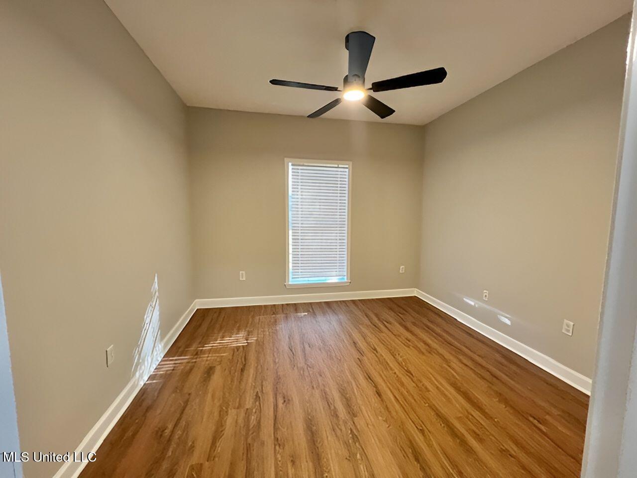 421 Autumn Creek Drive Property Photo 29