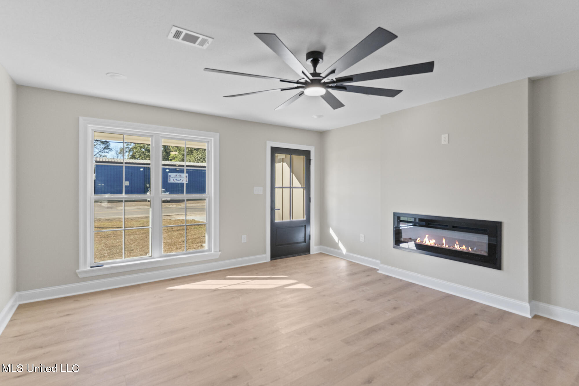 1429 W 7th Street Property Photo 7