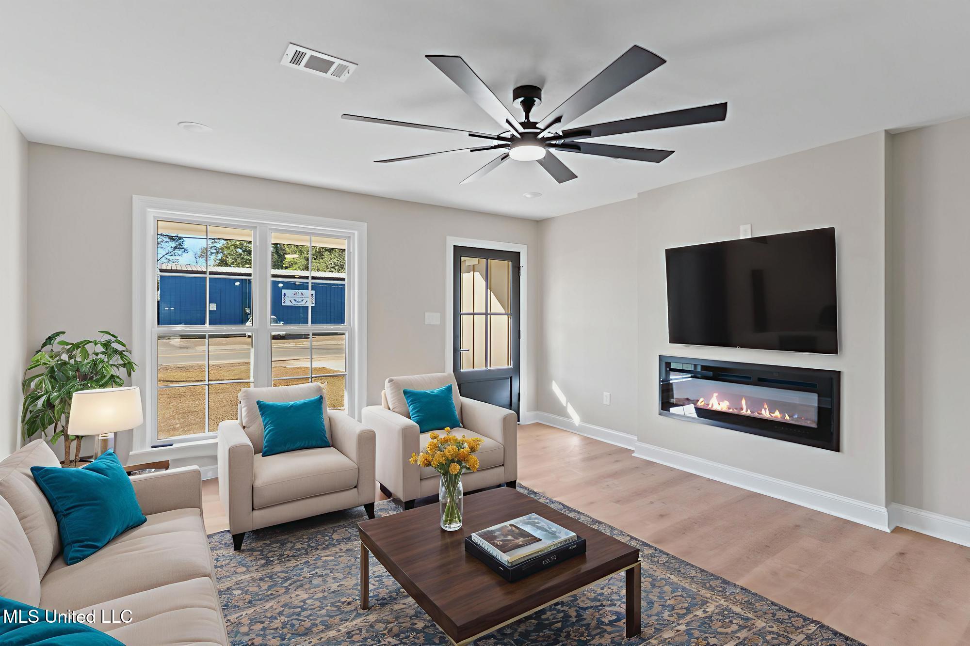 1429 W 7th Street Property Photo 8