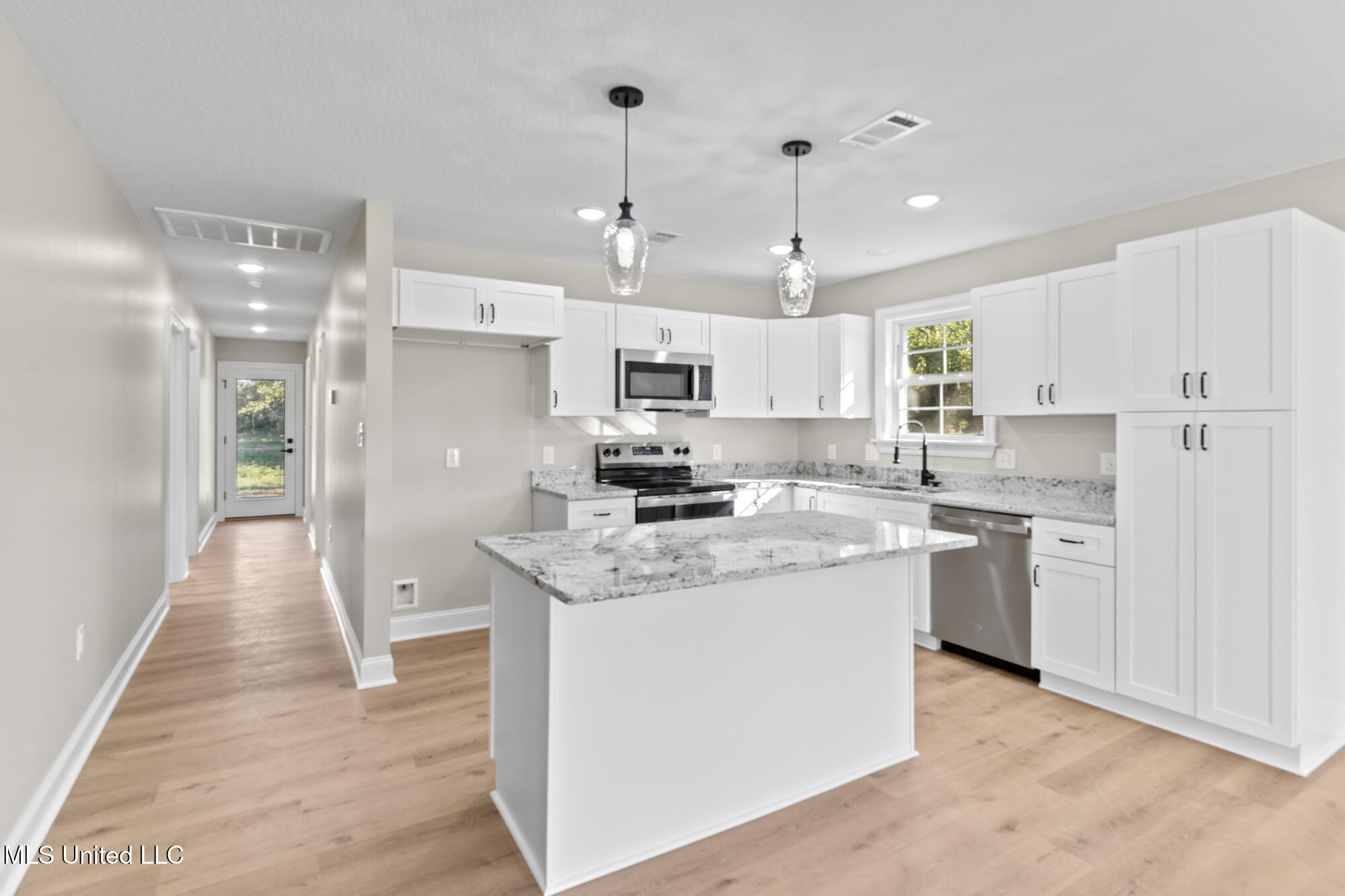 1429 W 7th Street Property Photo 9