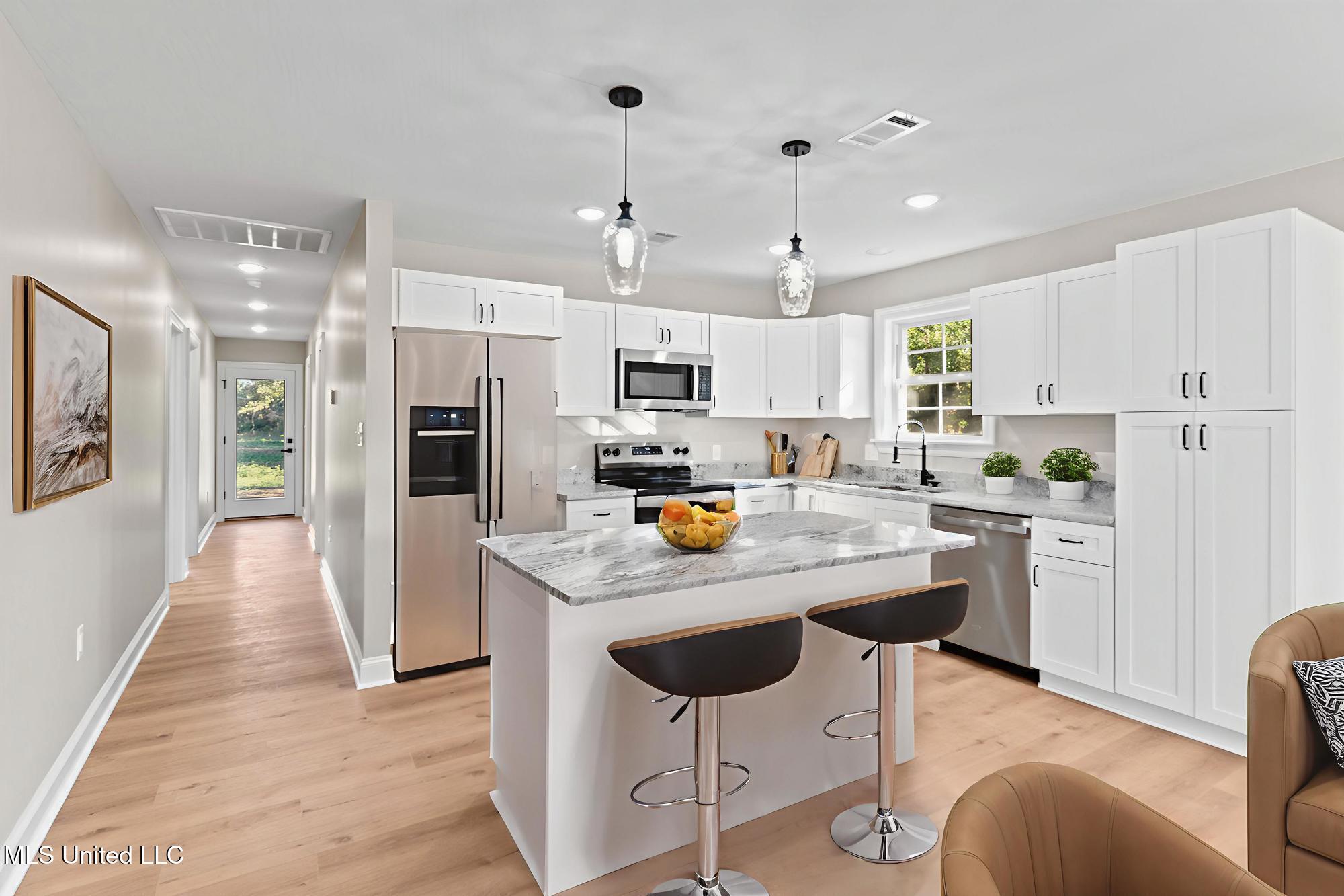 1429 W 7th Street Property Photo 10