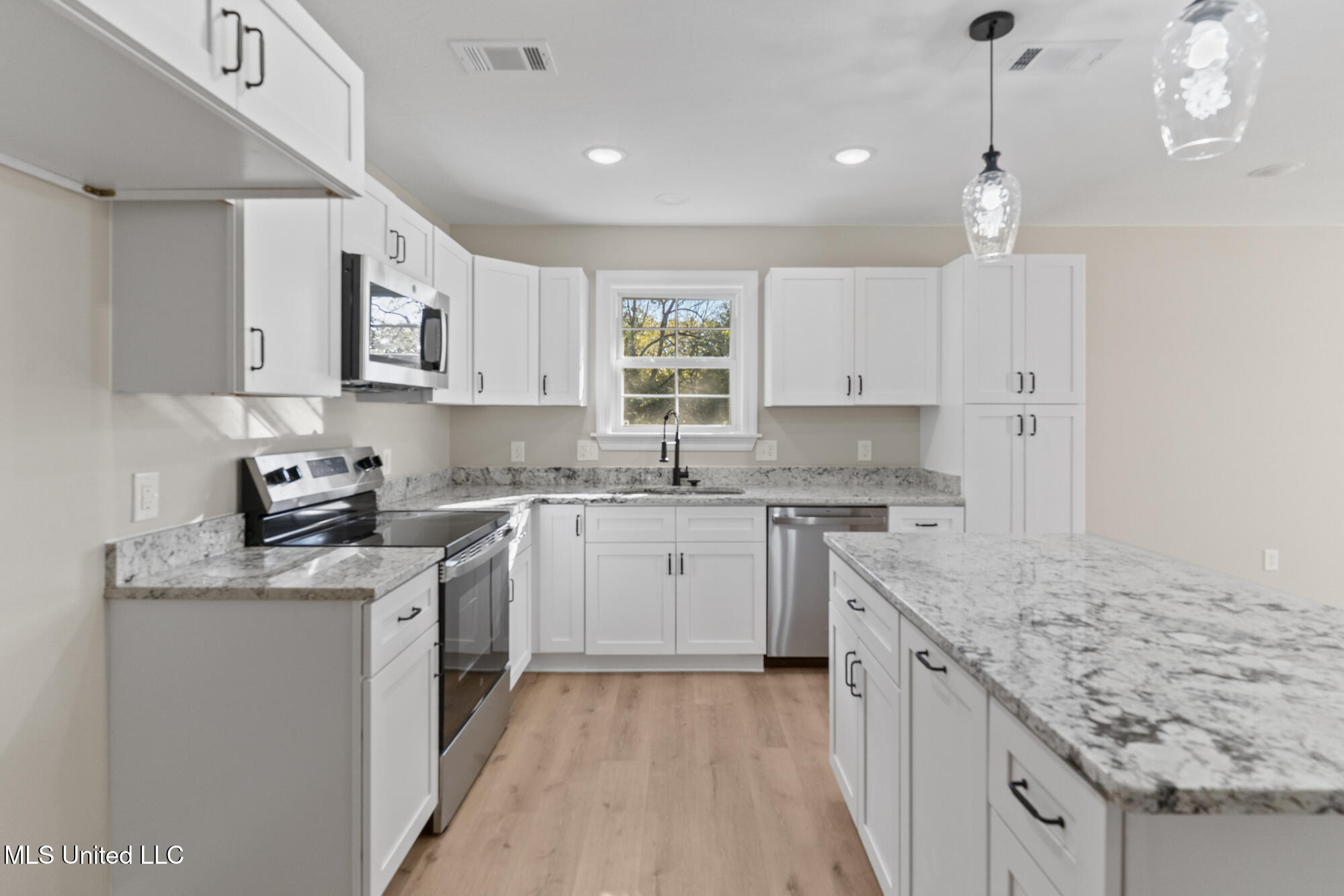 1429 W 7th Street Property Photo 11