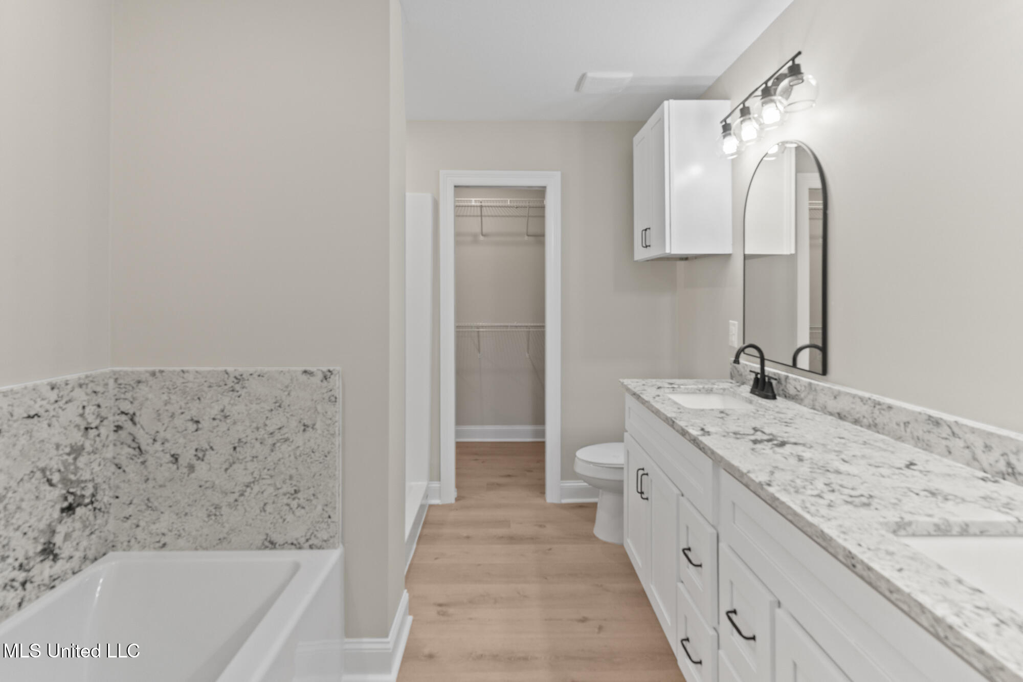 1429 W 7th Street Property Photo 17