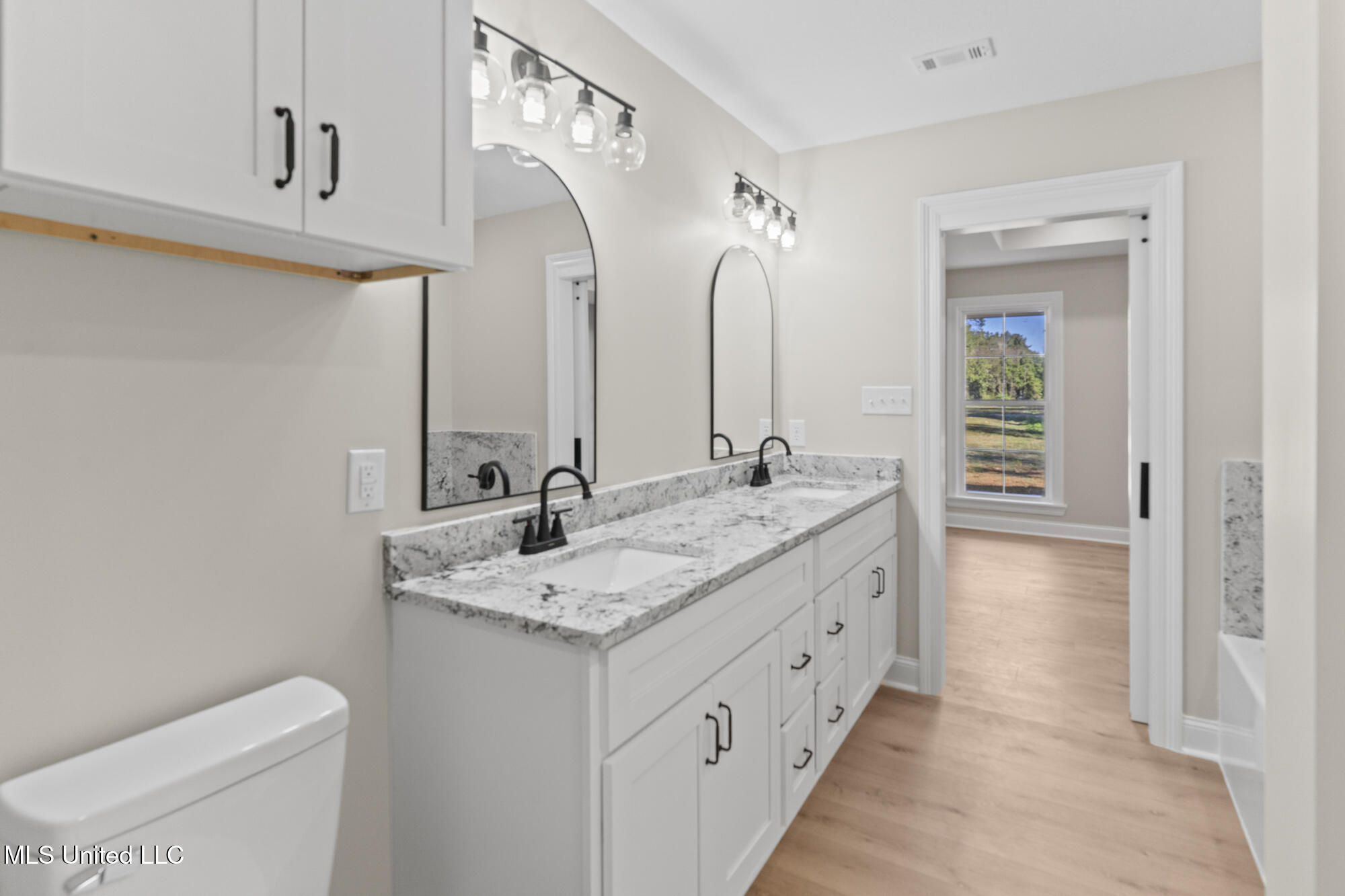 1429 W 7th Street Property Photo 19