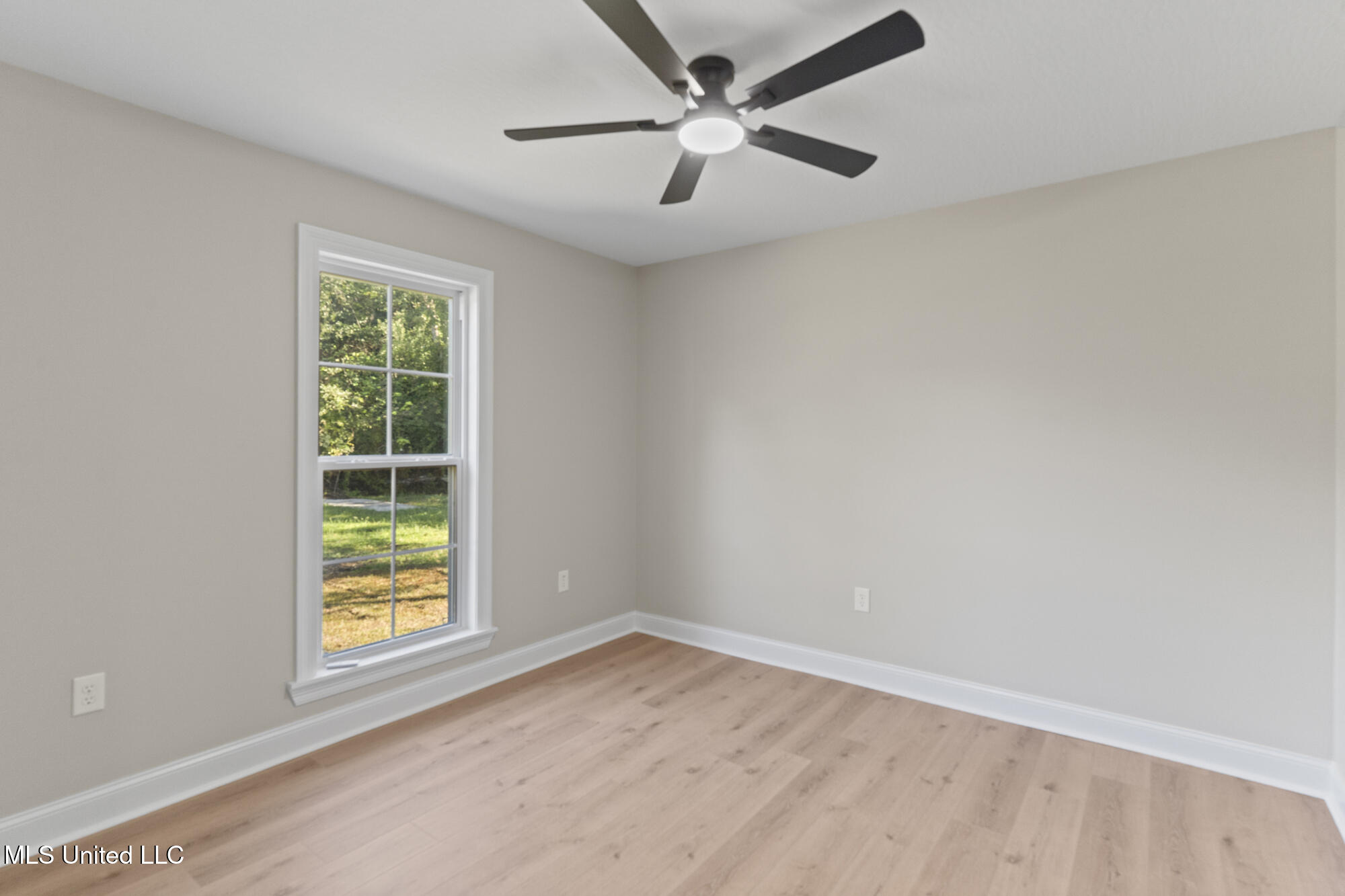 1429 W 7th Street Property Photo 23