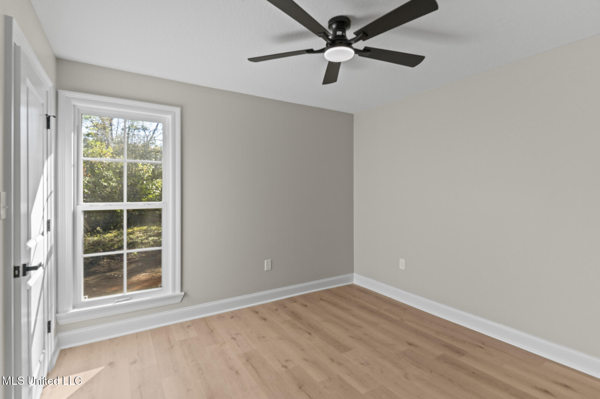 1429 W 7th Street Property Photo 27