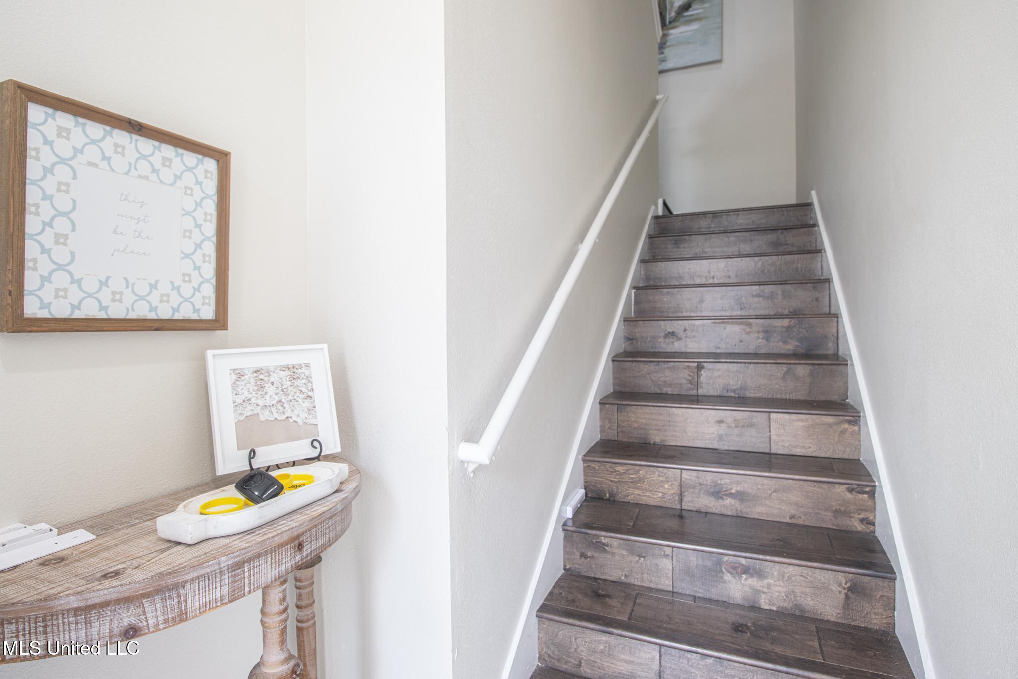 2252 Beach Drive Property Photo 4