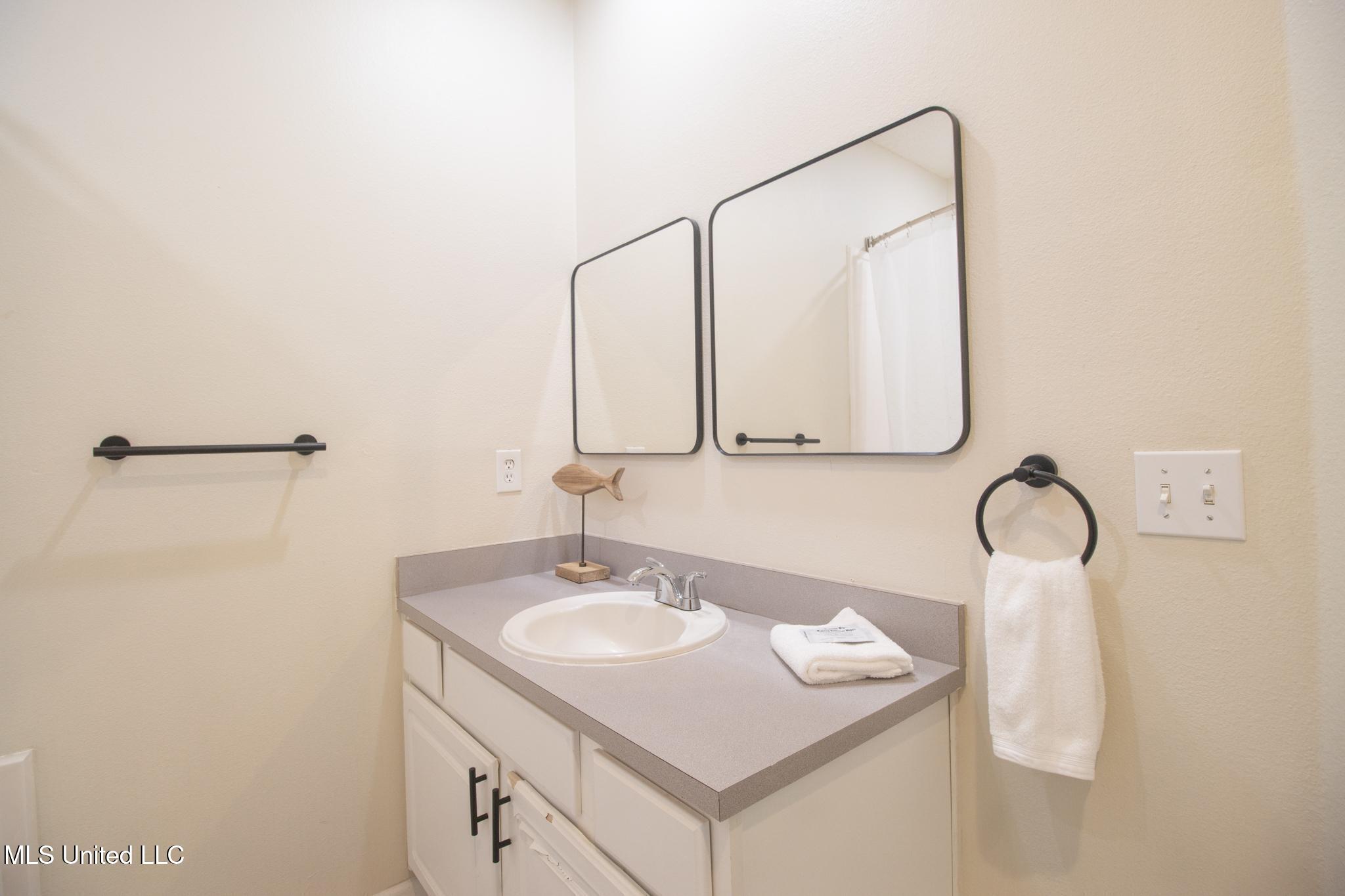 2252 Beach Drive Property Photo 17