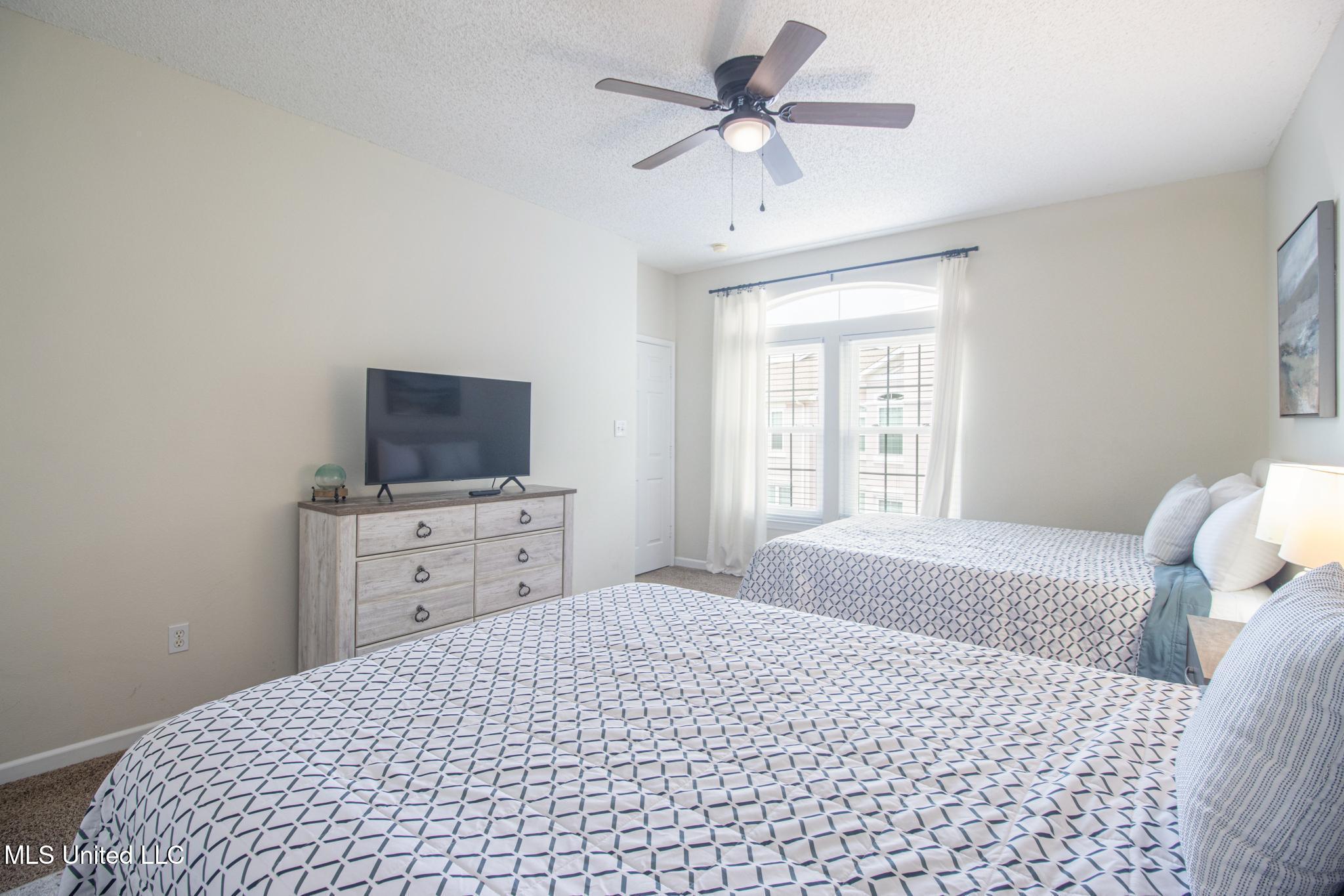 2252 Beach Drive Property Photo 19