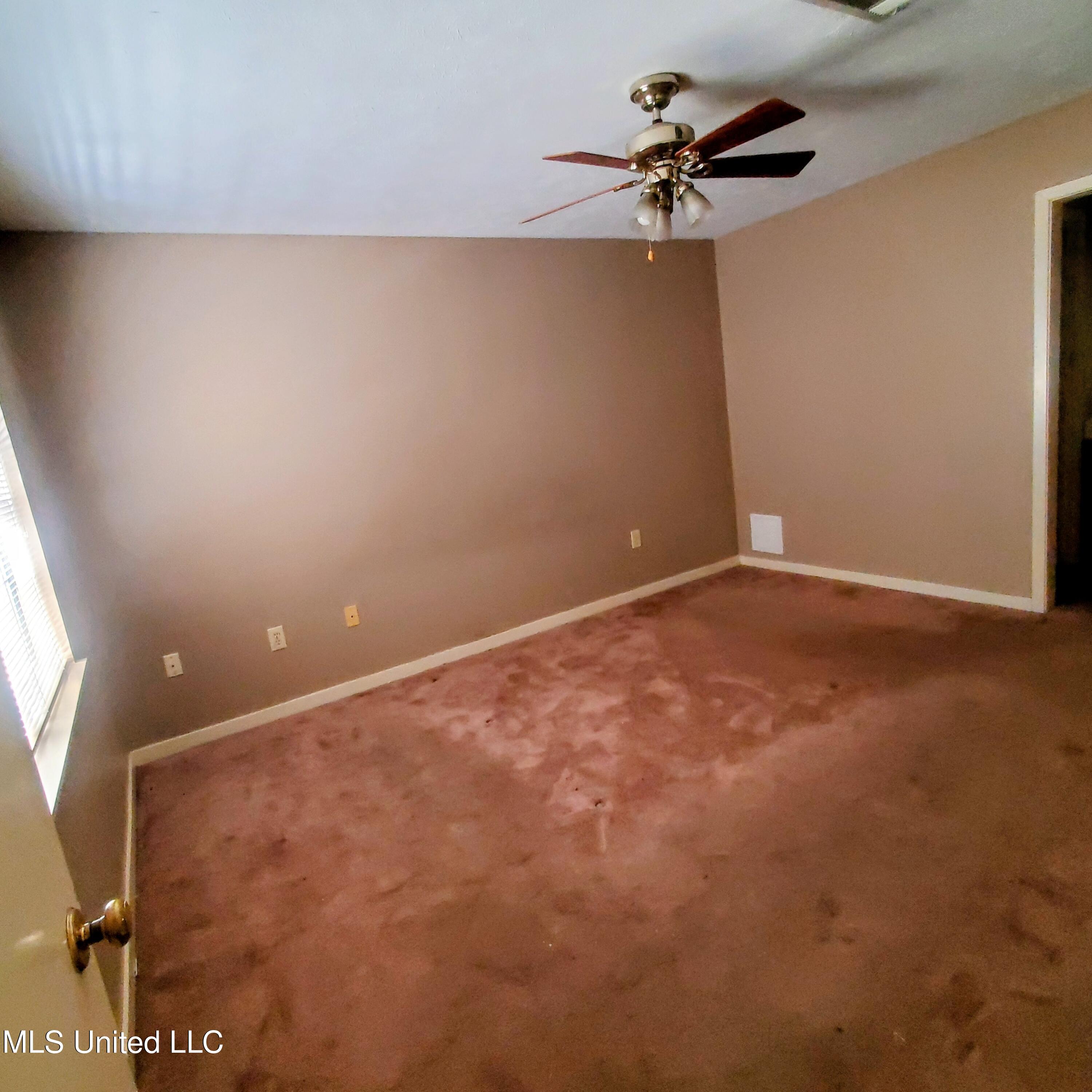 6173 Clarence Drive Property Photo 4